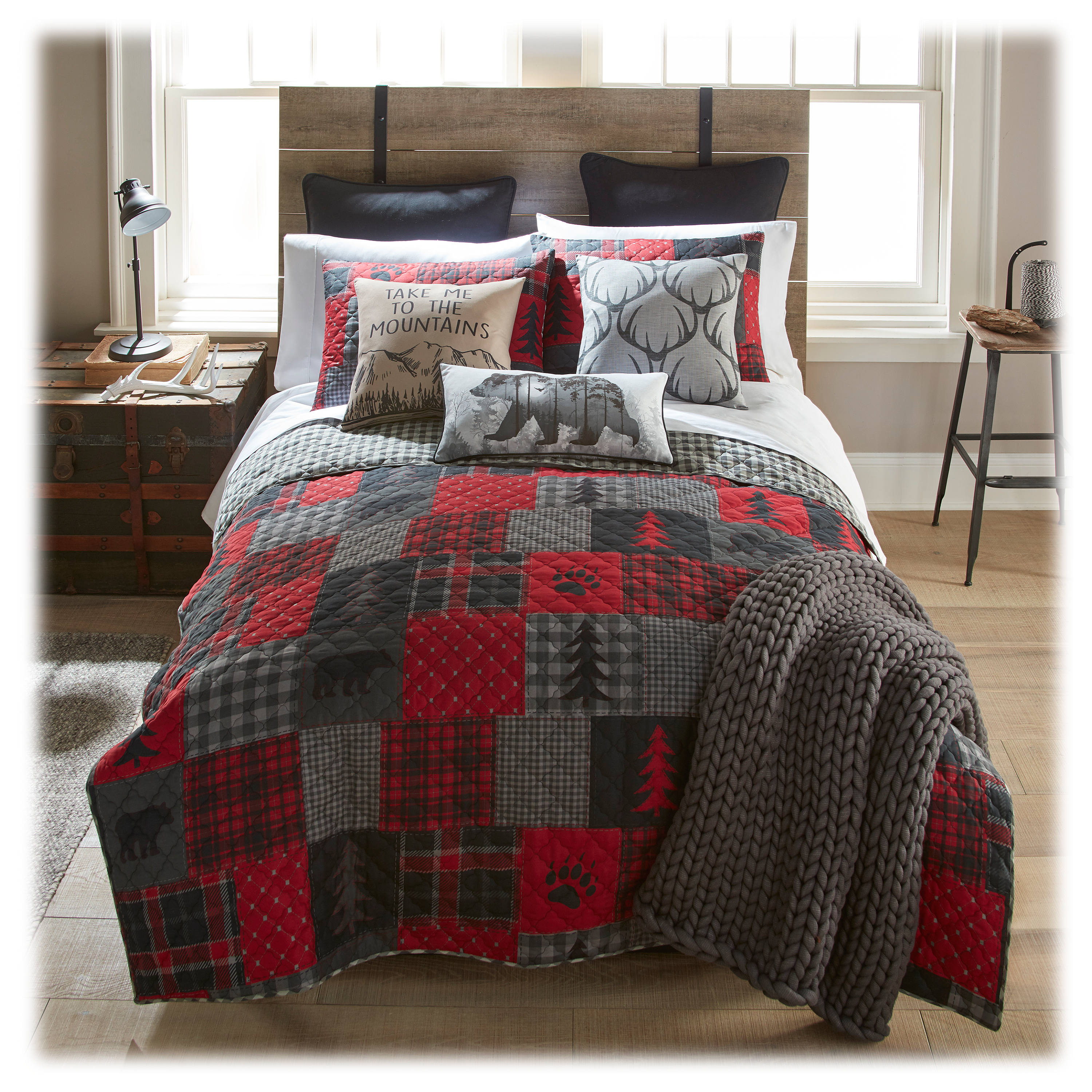 Donna Sharp Red Forest Bedding Collection Quilt and Sham Set - King