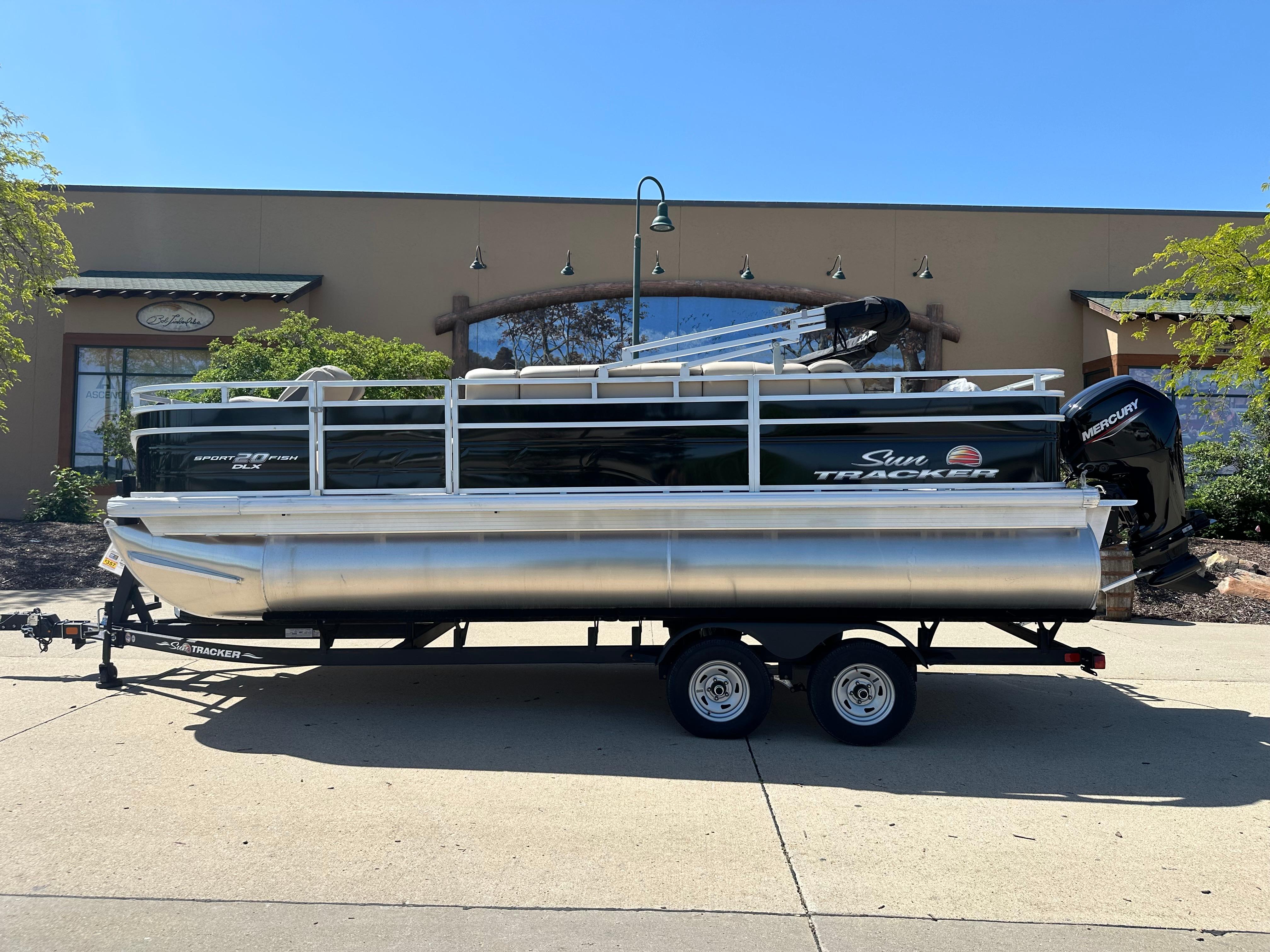 2025 SUN TRACKER SPORTFISH 20 DLX - SUN TRACKER