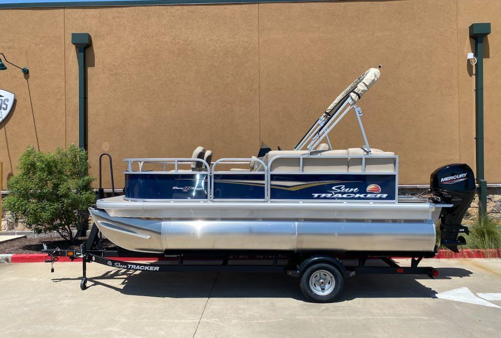 ″++2025 SUNTRACKER BB16XLS″ - SUN TRACKER