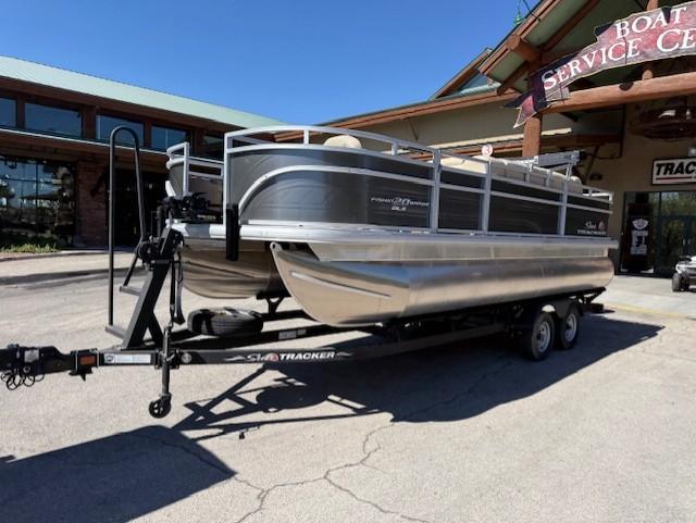 2025 SUN TRACKER FISHIN' BARGE 20 DLX - SUN TRACKER