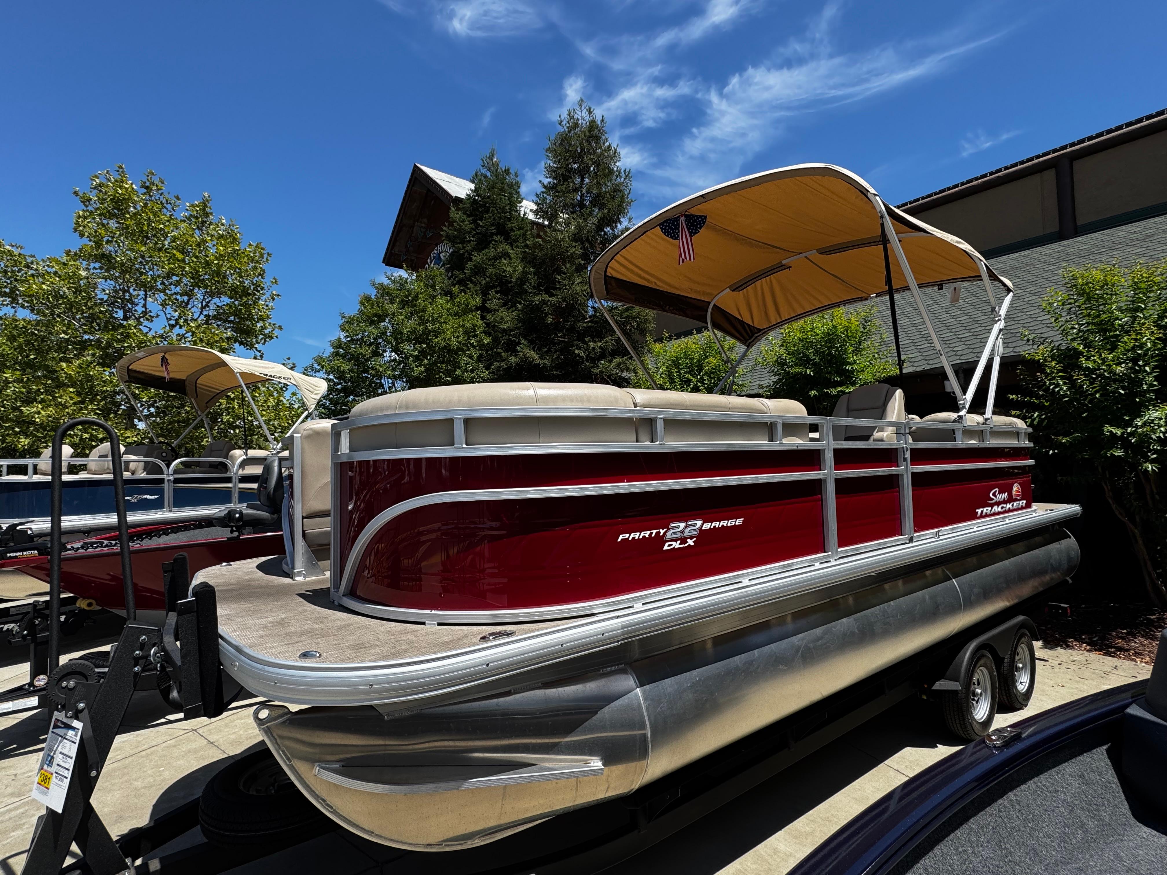 2025 SUN TRACKER PARTY BARGE 22 DLX - SUN TRACKER