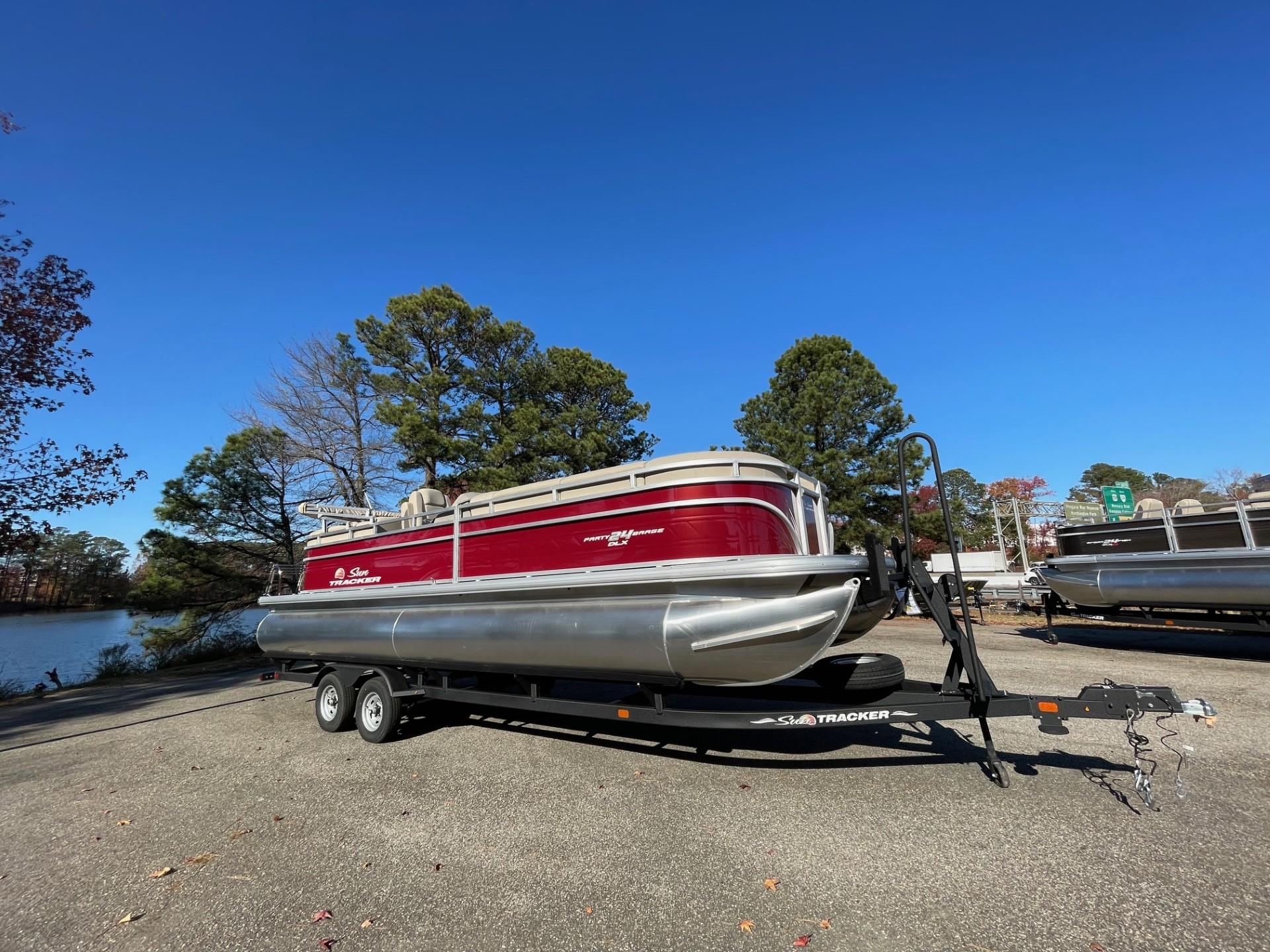 2025 SUN TRACKER PARTY BARGE 24 DLX - SUN TRACKER