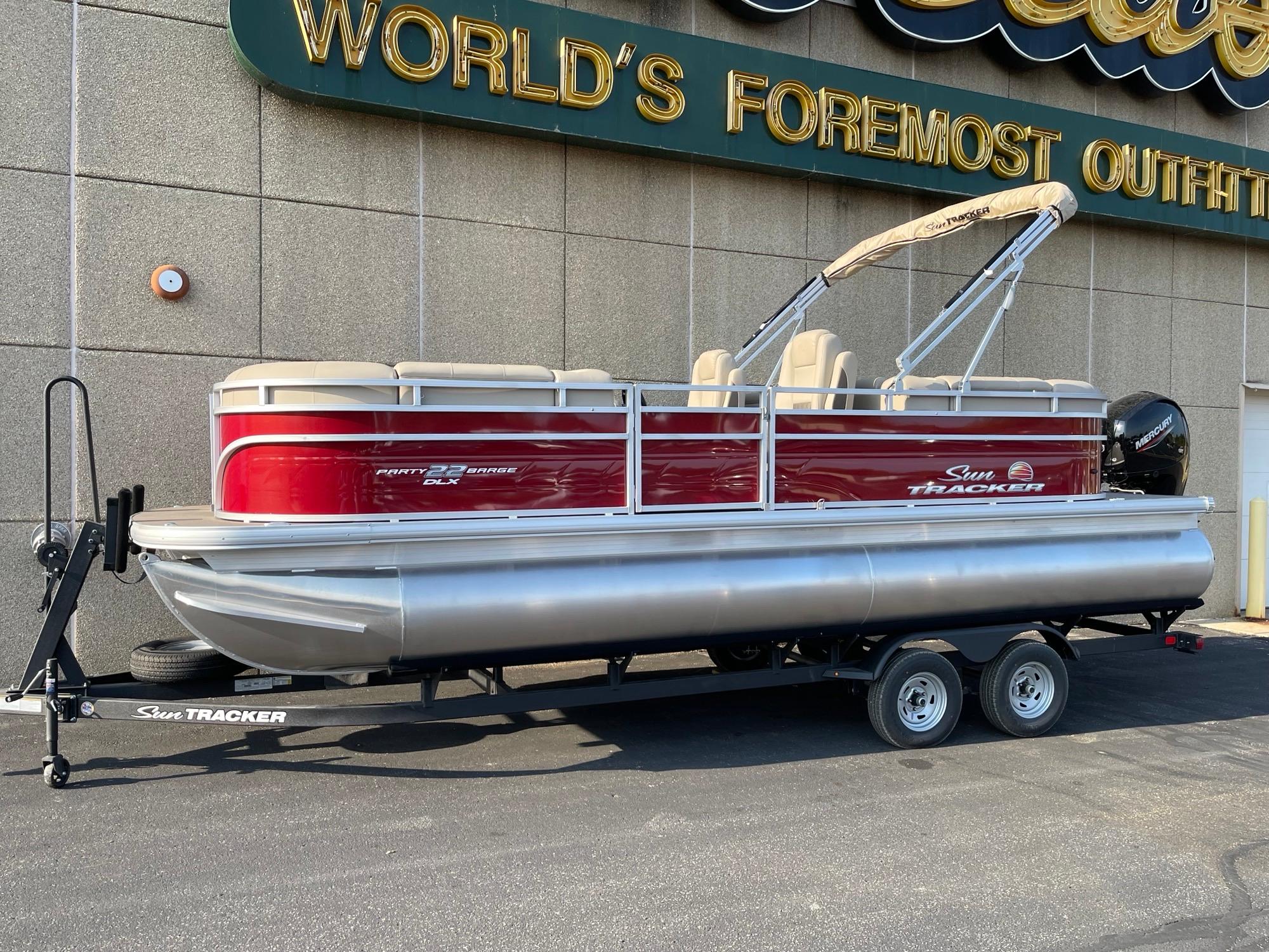 2025 SUN TRACKER PARTY BARGE 22 DLX - SUN TRACKER