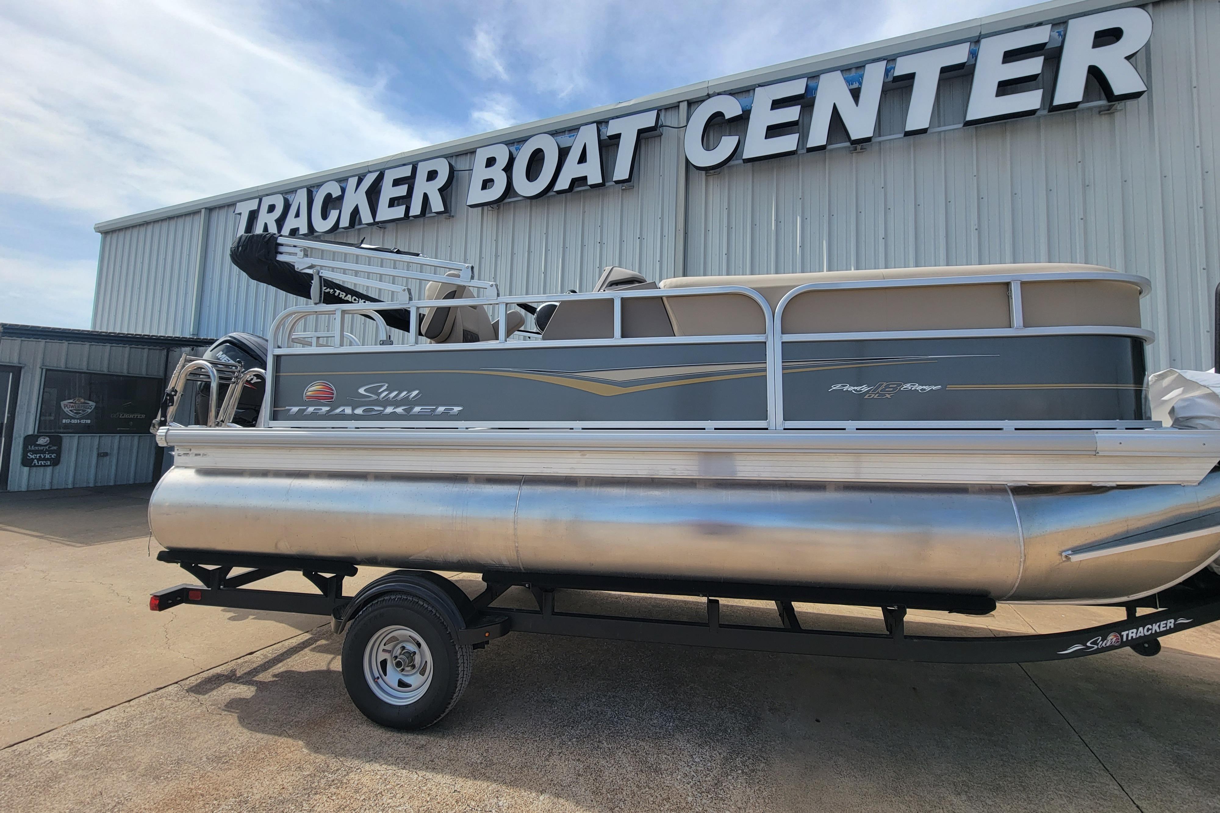 2025 SUN TRACKER PARTY BARGE 18 DLX - SUN TRACKER