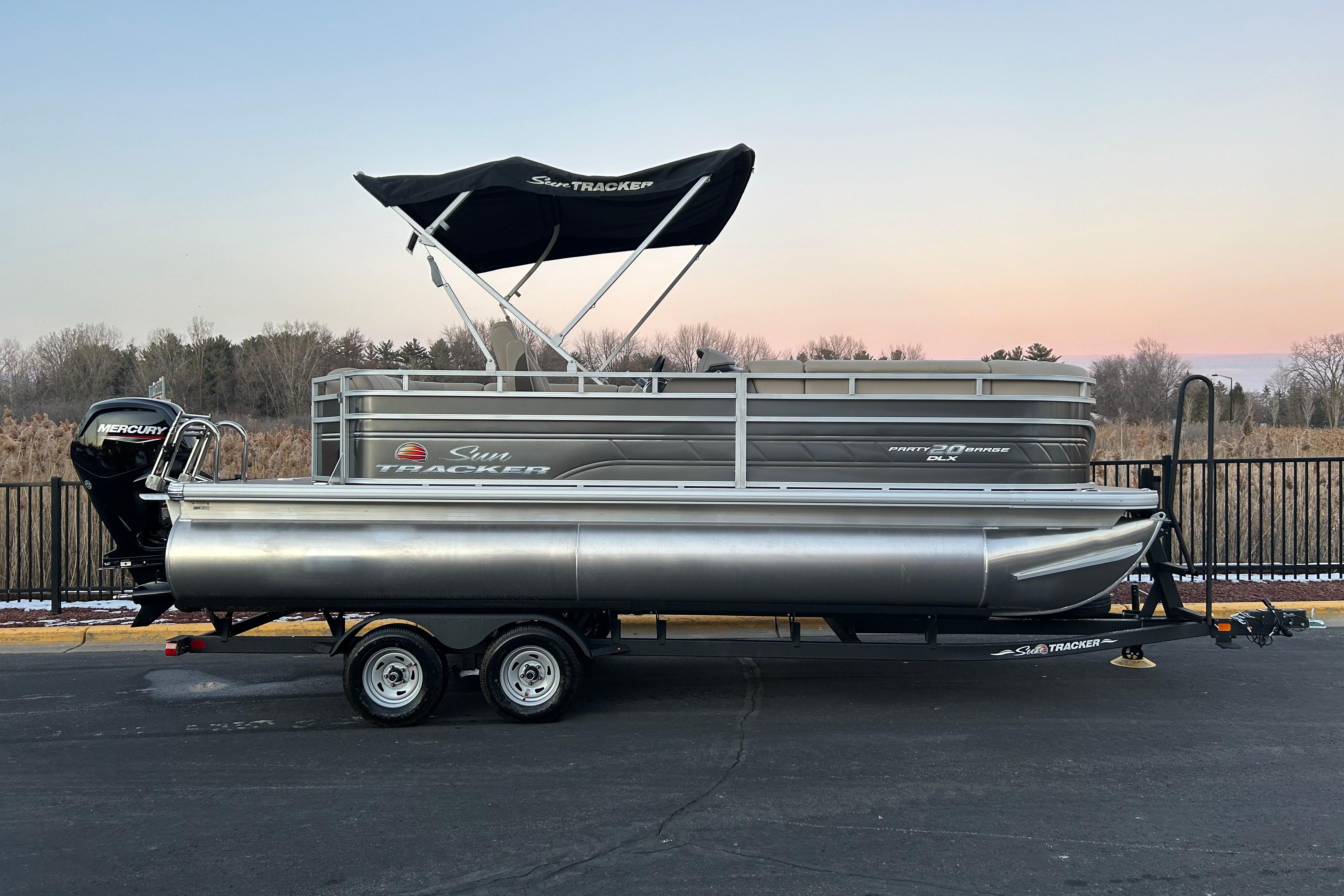 2025 SUN TRACKER PARTY BARGE 20 DLX - SUN TRACKER