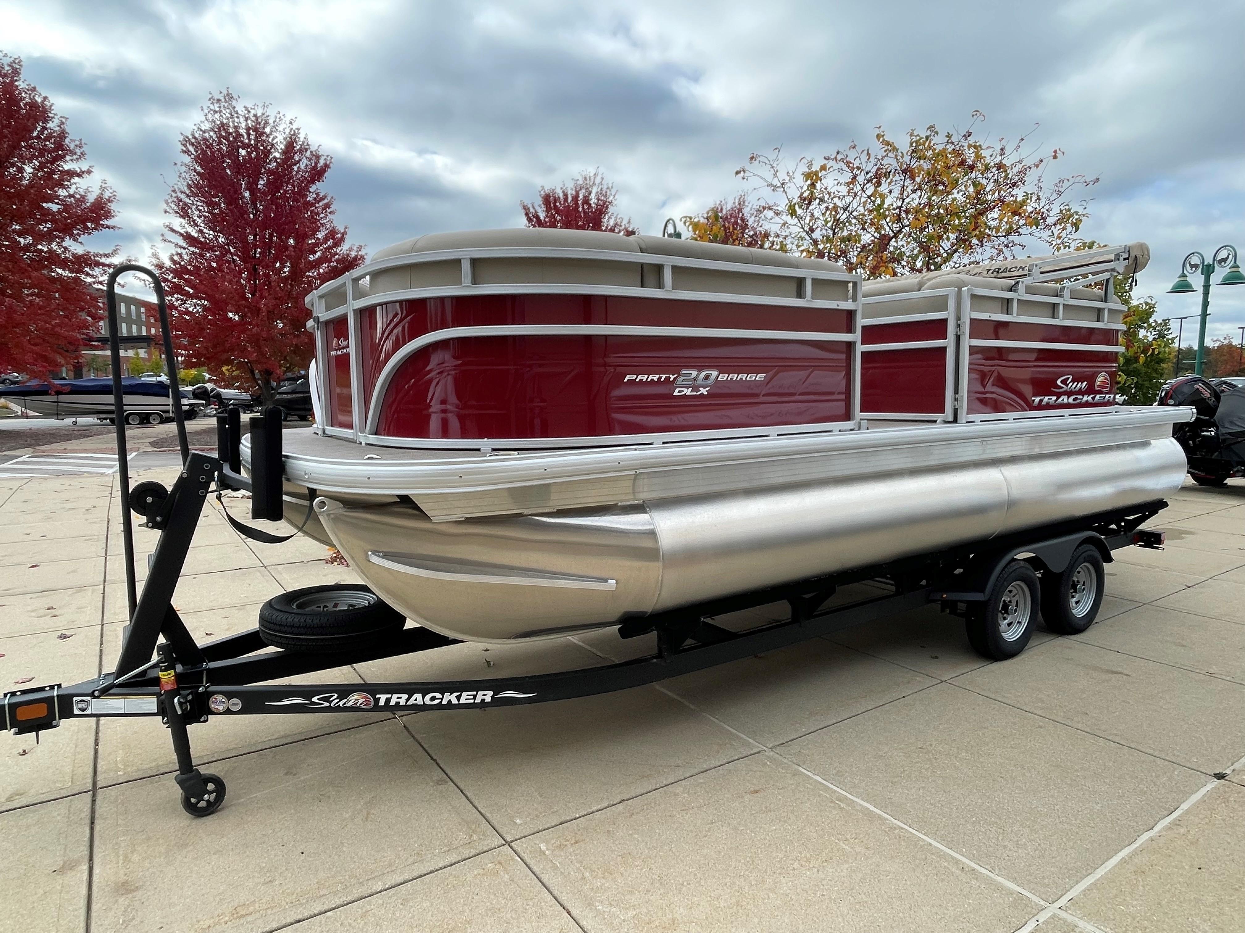 2025 SUN TRACKER PARTY BARGE 20 DLX - SUN TRACKER