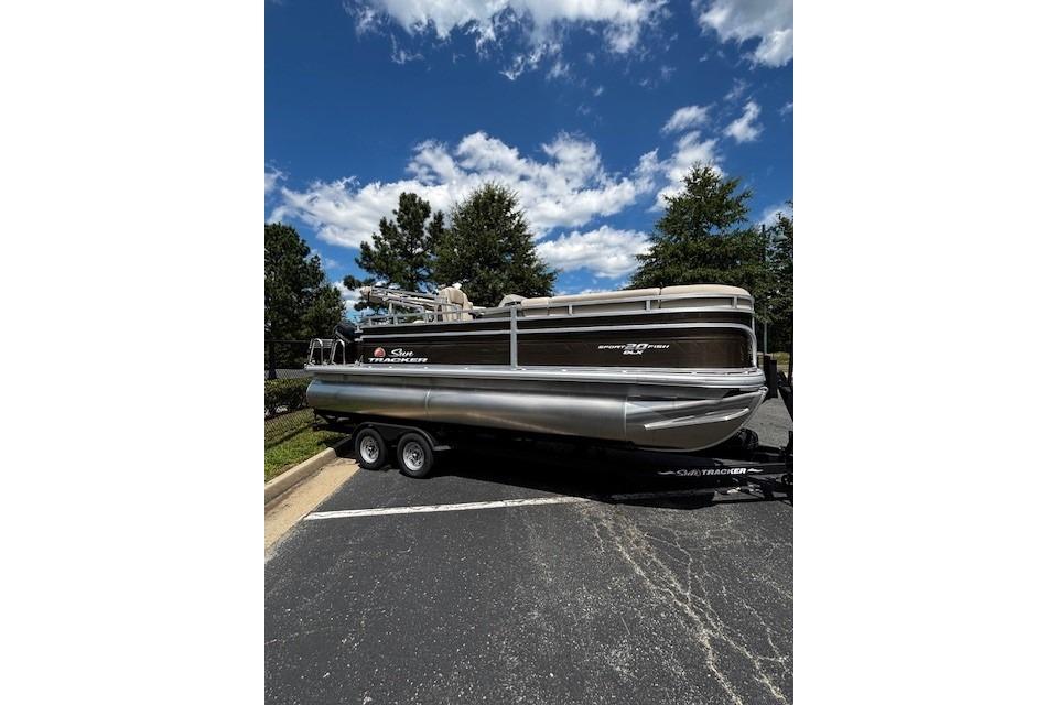 2025 SUN TRACKER SPORTFISH 20 DLX - SUN TRACKER