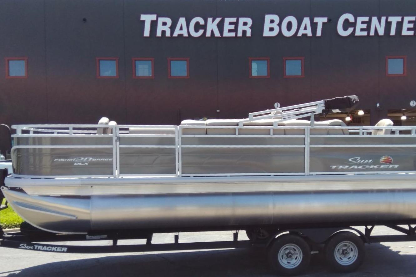 2025 SUN TRACKER FISHIN' BARGE 20 DLX - SUN TRACKER