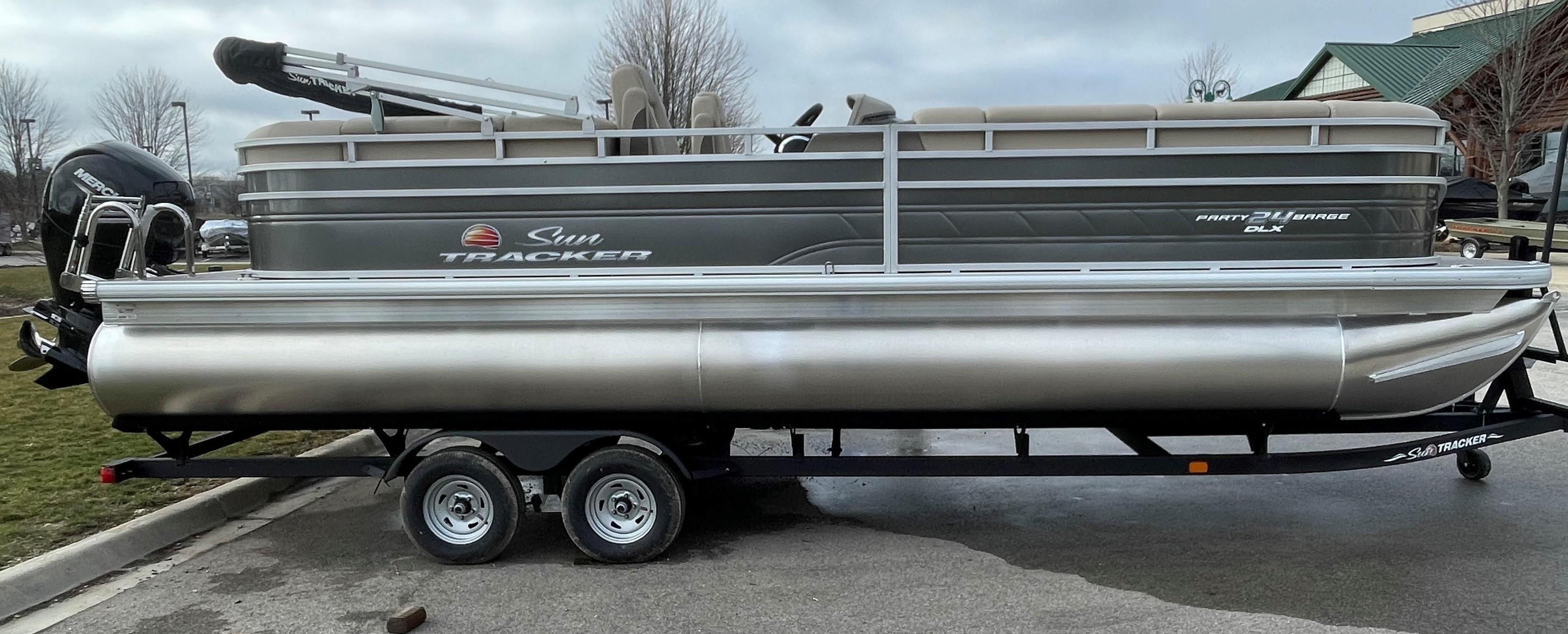 2025 SUN TRACKER PARTY BARGE 24 DLX - SUN TRACKER