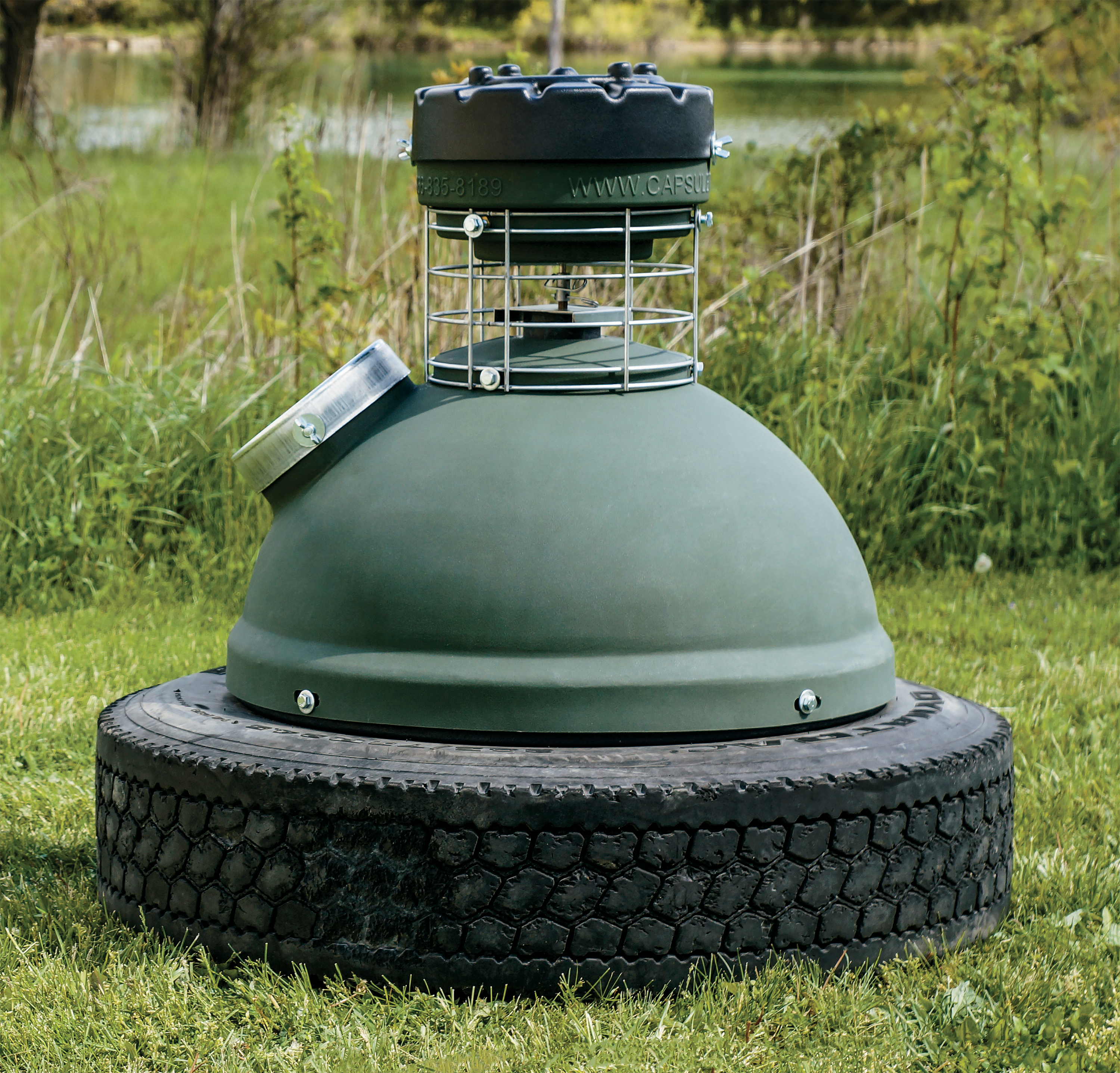 Capsule Feeder Ground-Sitting Capsule Feeder - 250 lbs.