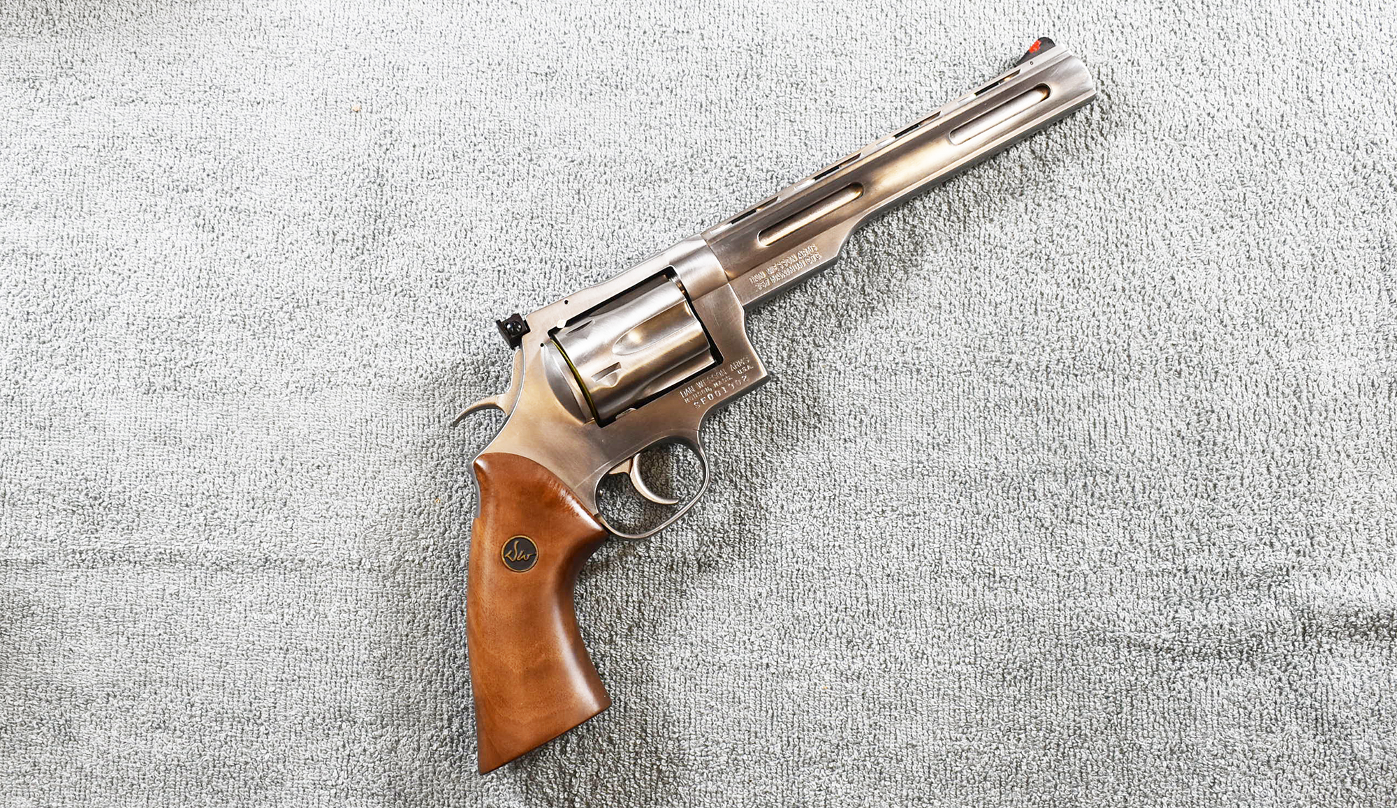 Dan Wesson~SuperMag~.357 Maximum