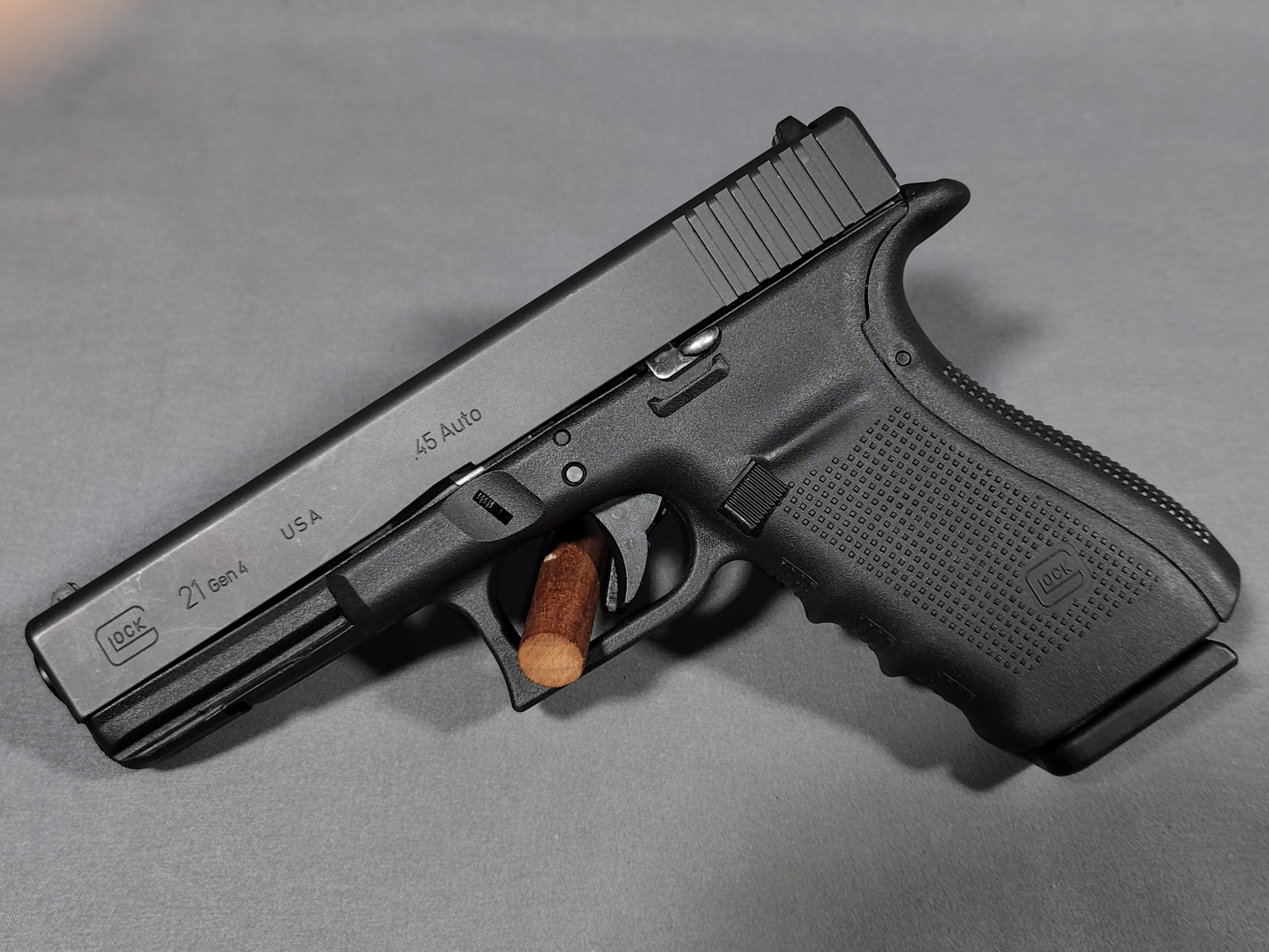 GLOCK ~ 21 GEN 4 ~ .45 ACP