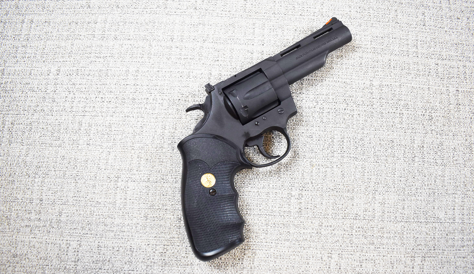 Colt~Peacekeeper~.357 Magnum
