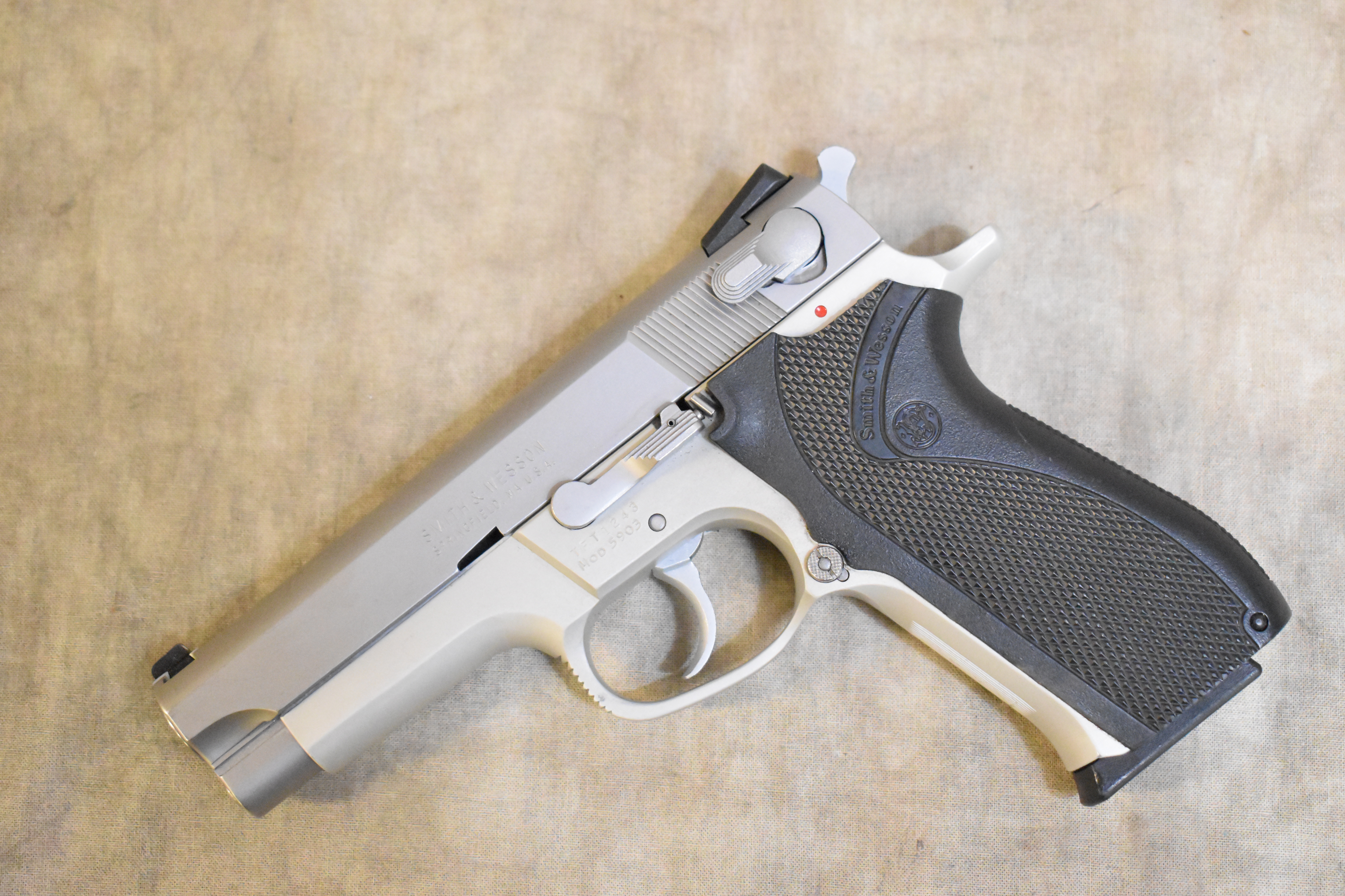 Smith &amp;Wesson ~ 5903 ~ 9mm