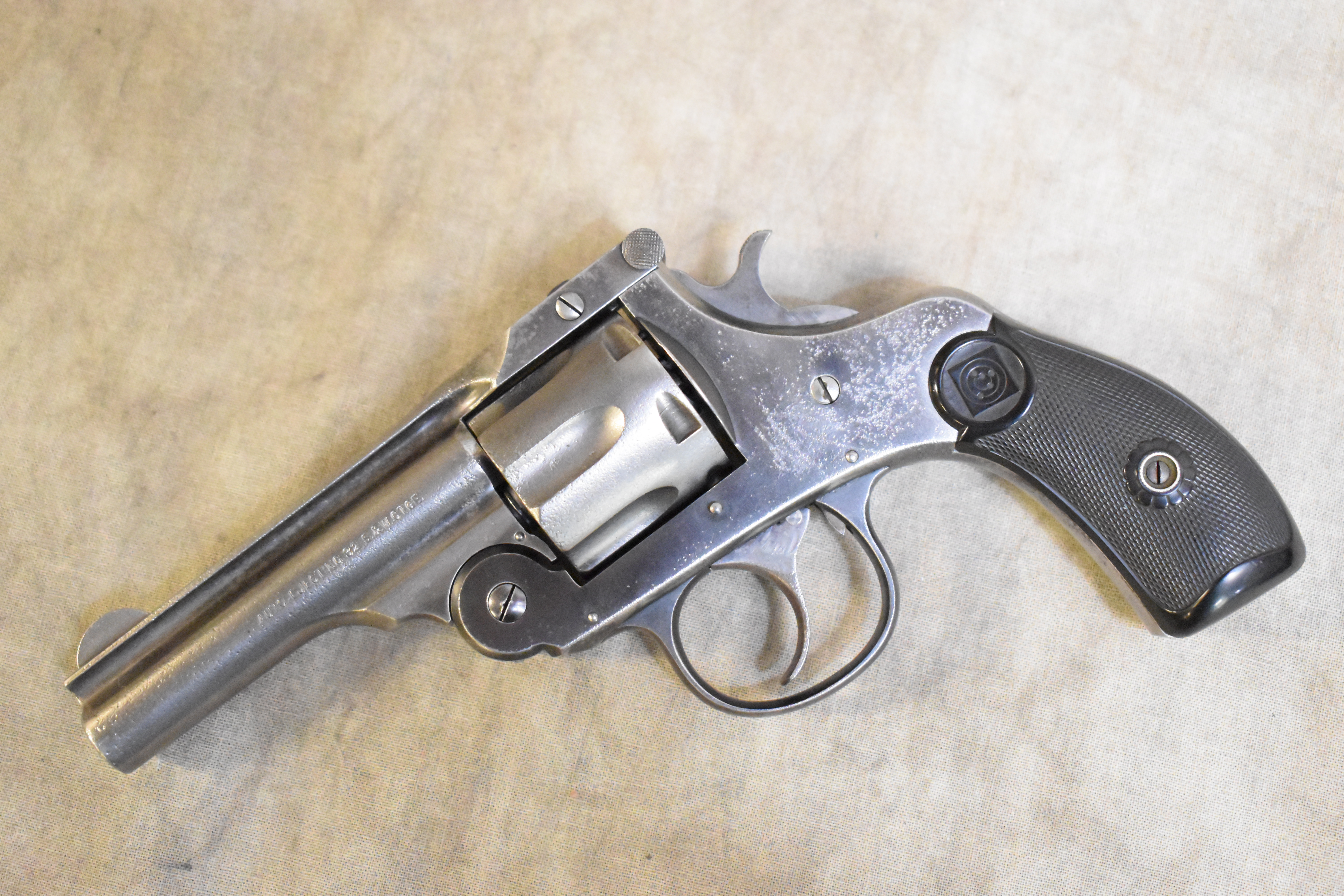 H&ampR ~ Auto Ejecting ~ .32 S&ampW CTG