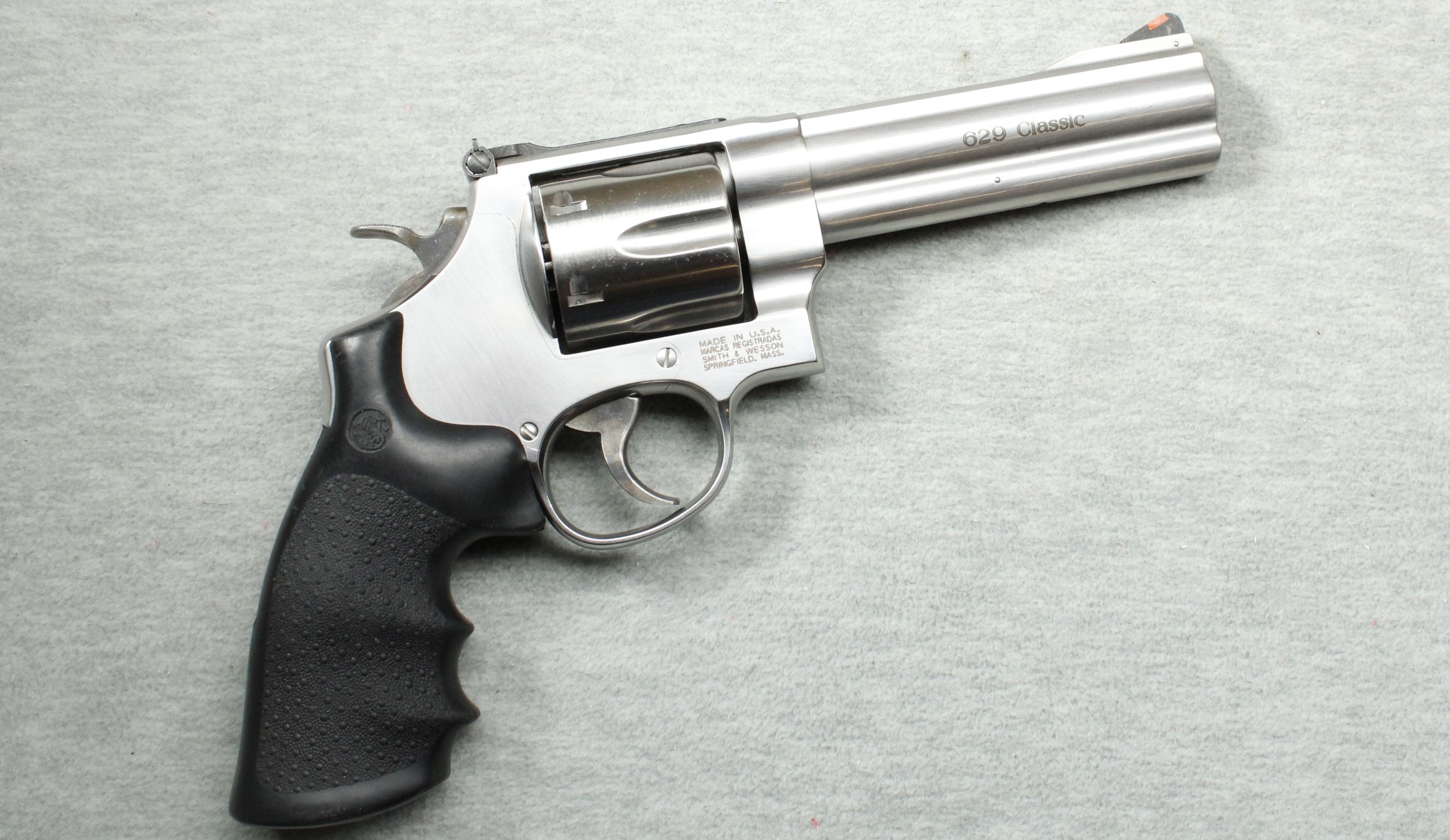 Smith & Wesson ~ Model 629 Classic ~ .44 Mag 