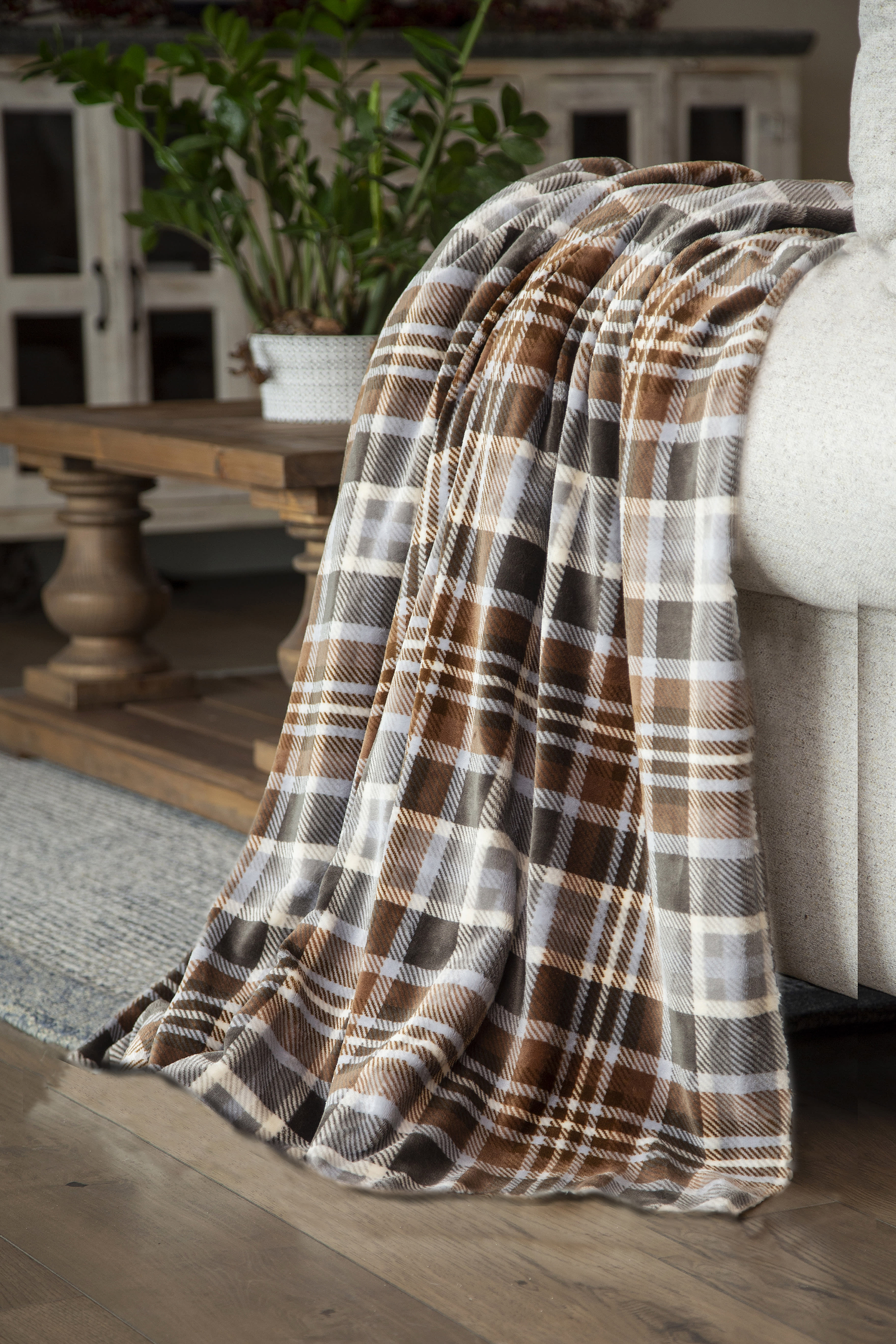 Image of Carstens Inc. Sunflower Plaid Heavy Plush Throw Blanket