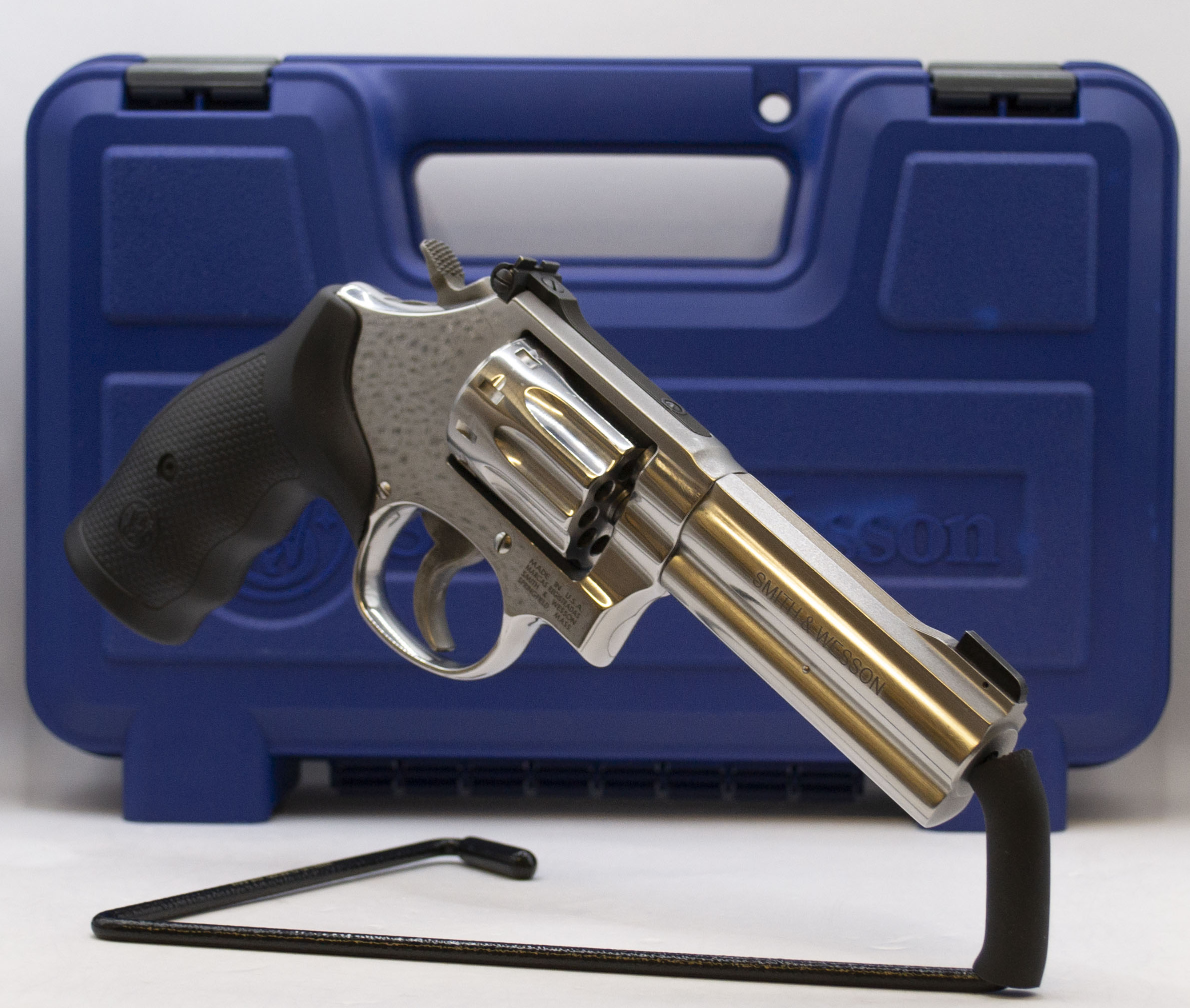 Image of Smith & Wesson~617-6~.22 Long Rifle