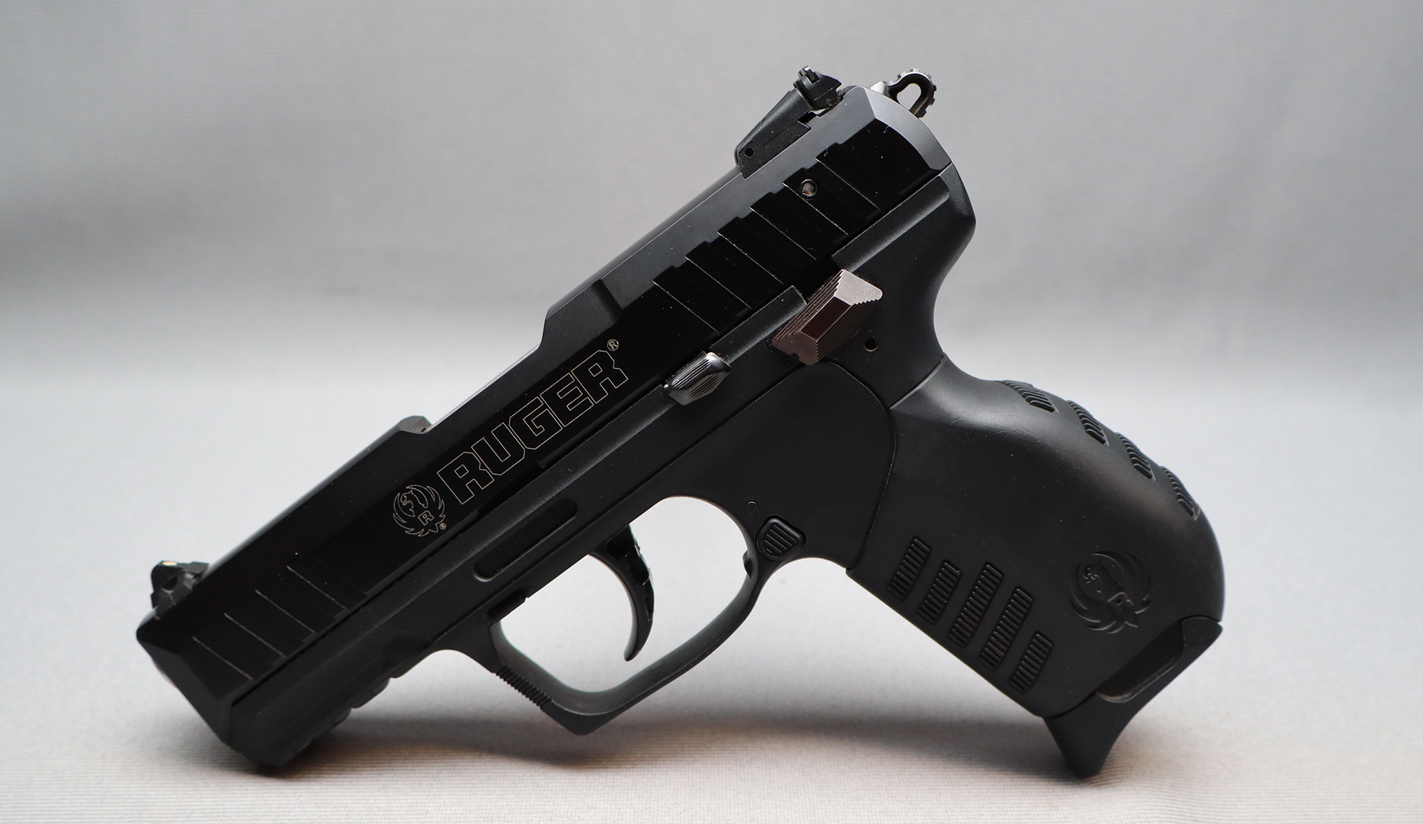 ++RUGER SR22 .22 LONG RIFLE - Ruger