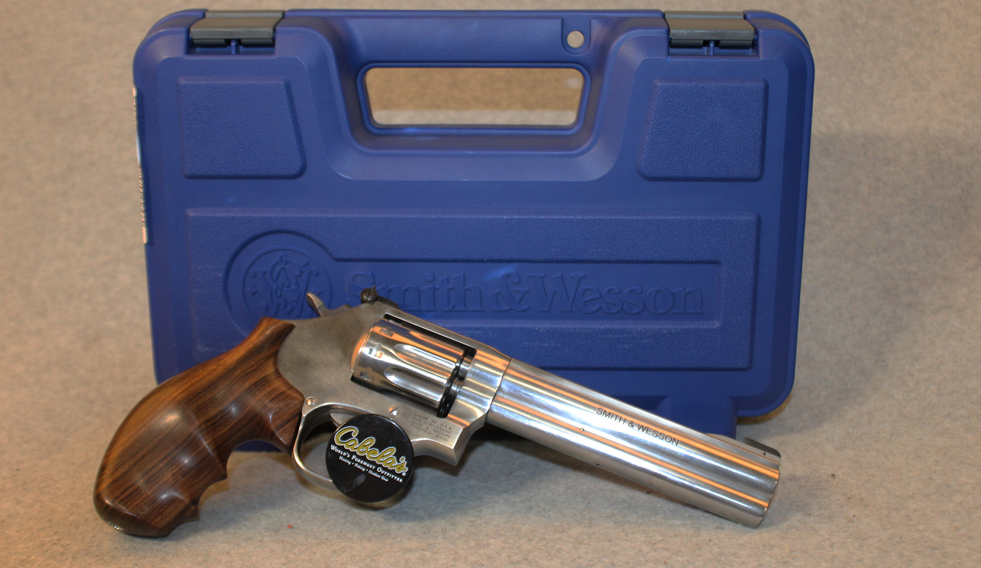 Image of Smith & Wesson ~ 617-6 ~ .357 Magnum