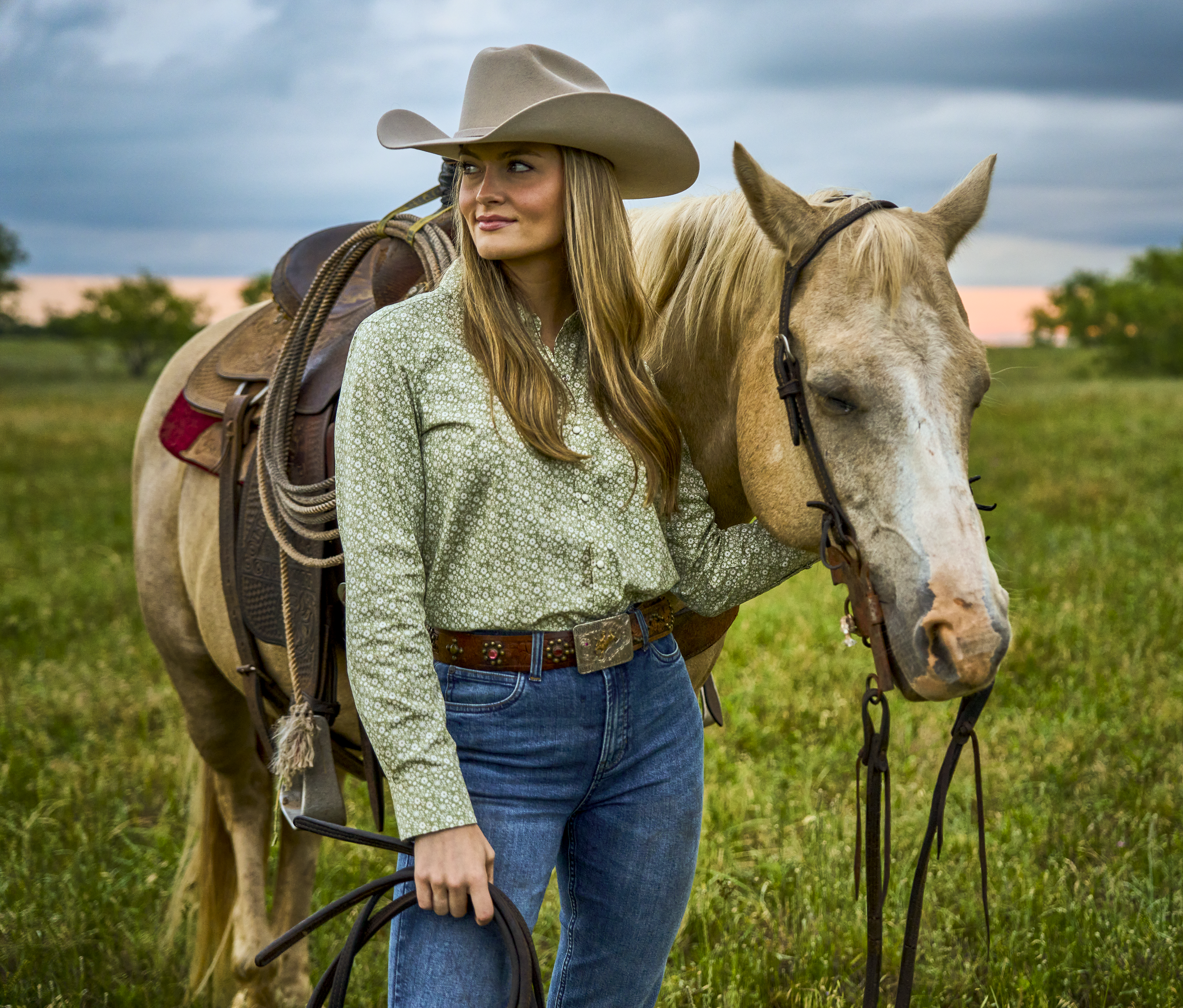 Image of RedHead Ranch Rifle Falls Woven Button-Down Shirt - Sage Ditsy Floral