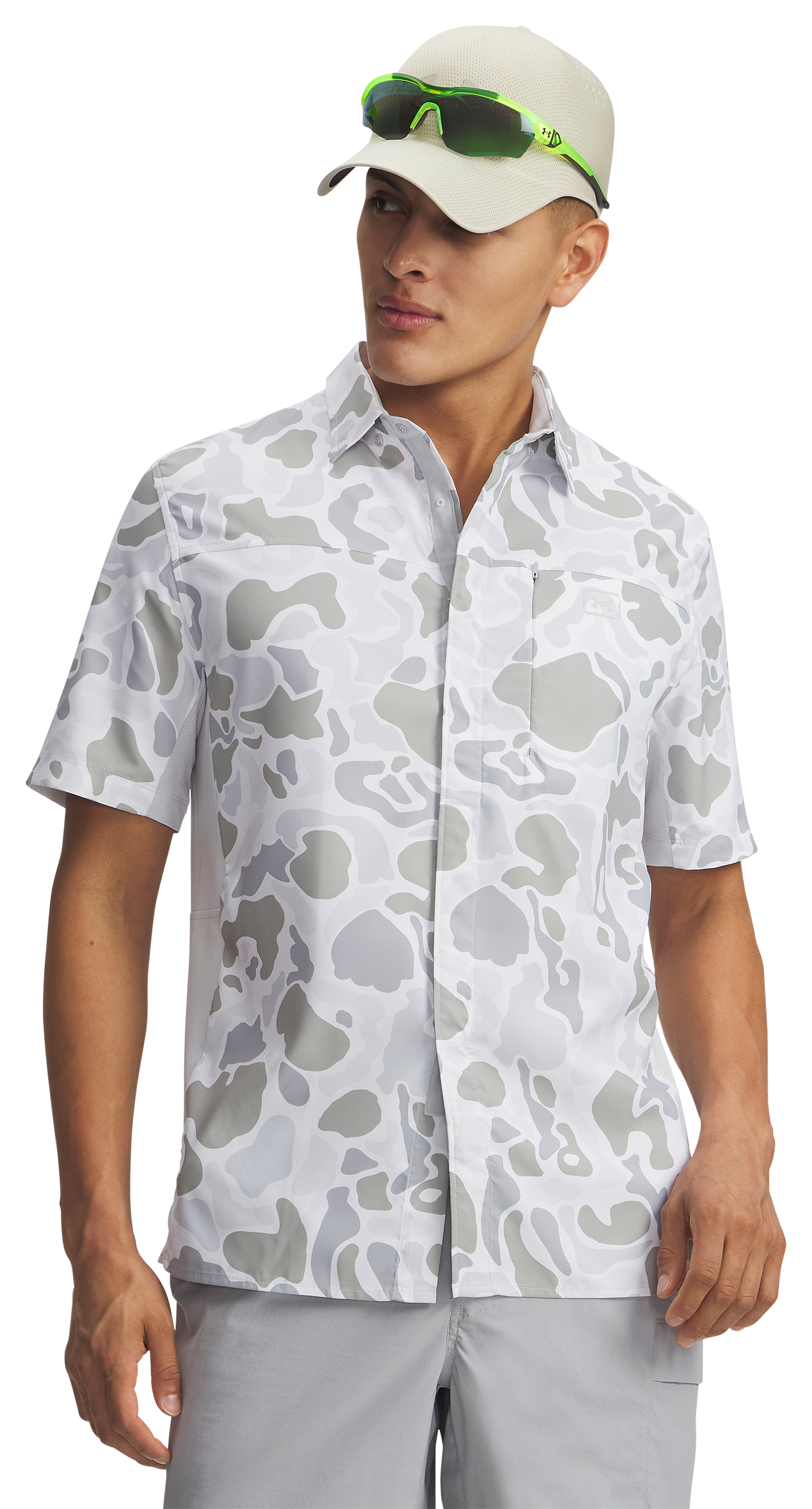 Image of Under Armour Shorebreak Hybrid Printed Woven Short-Sleeve Button-Down Shirt - White