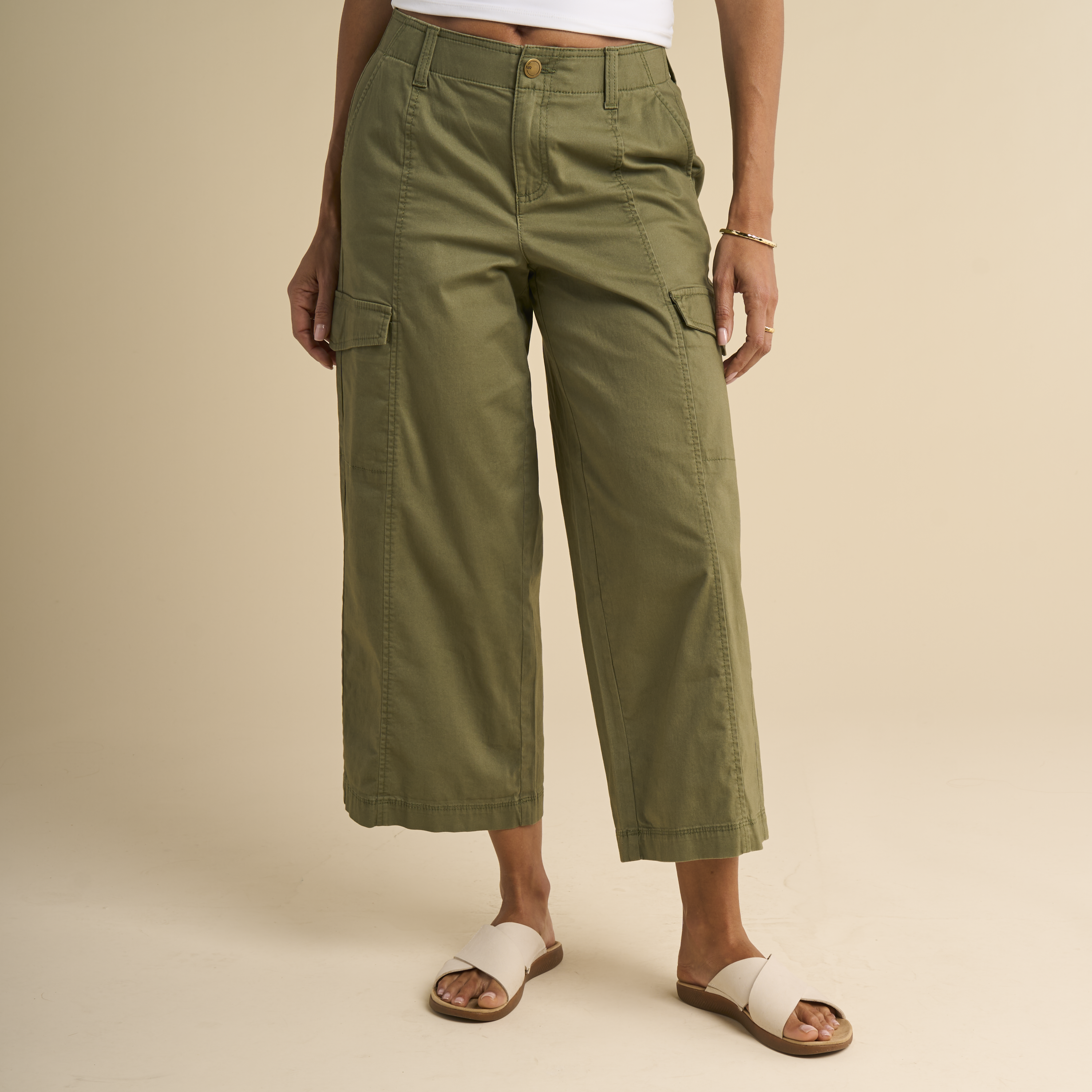 Image of Natural Reflections Marina Cargo Cropped Pants - Deep Lichen Green