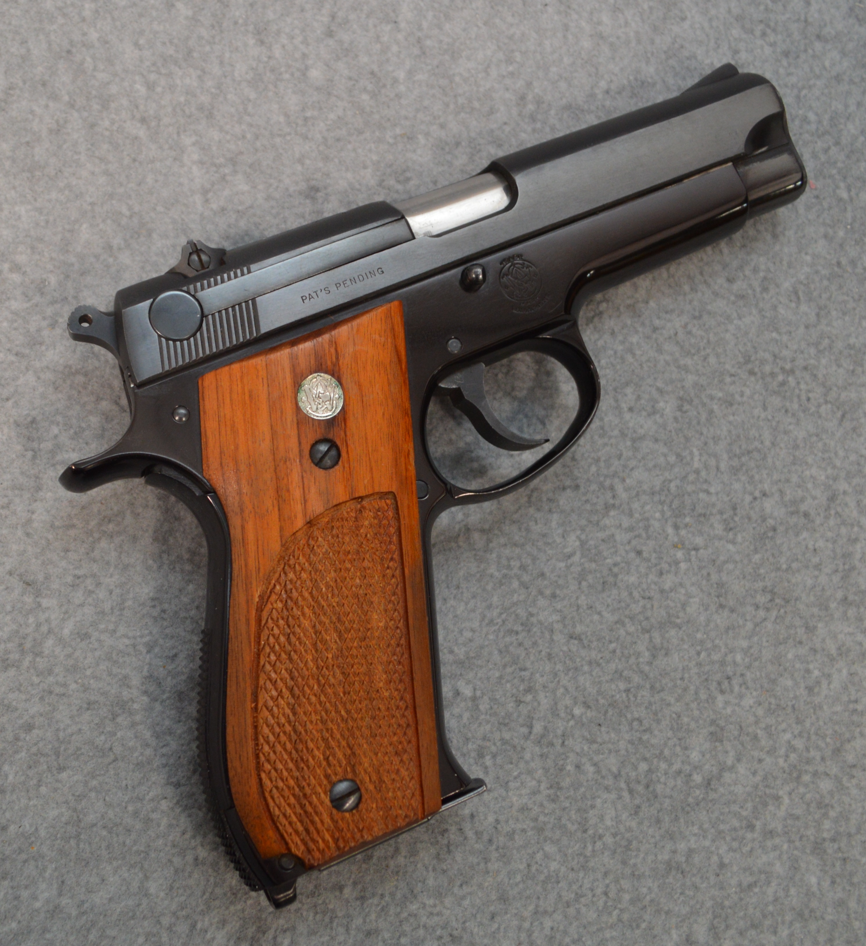 Smith & Wesson ~ Model 39 ~ 9mm Luger - Bass Pro Shops