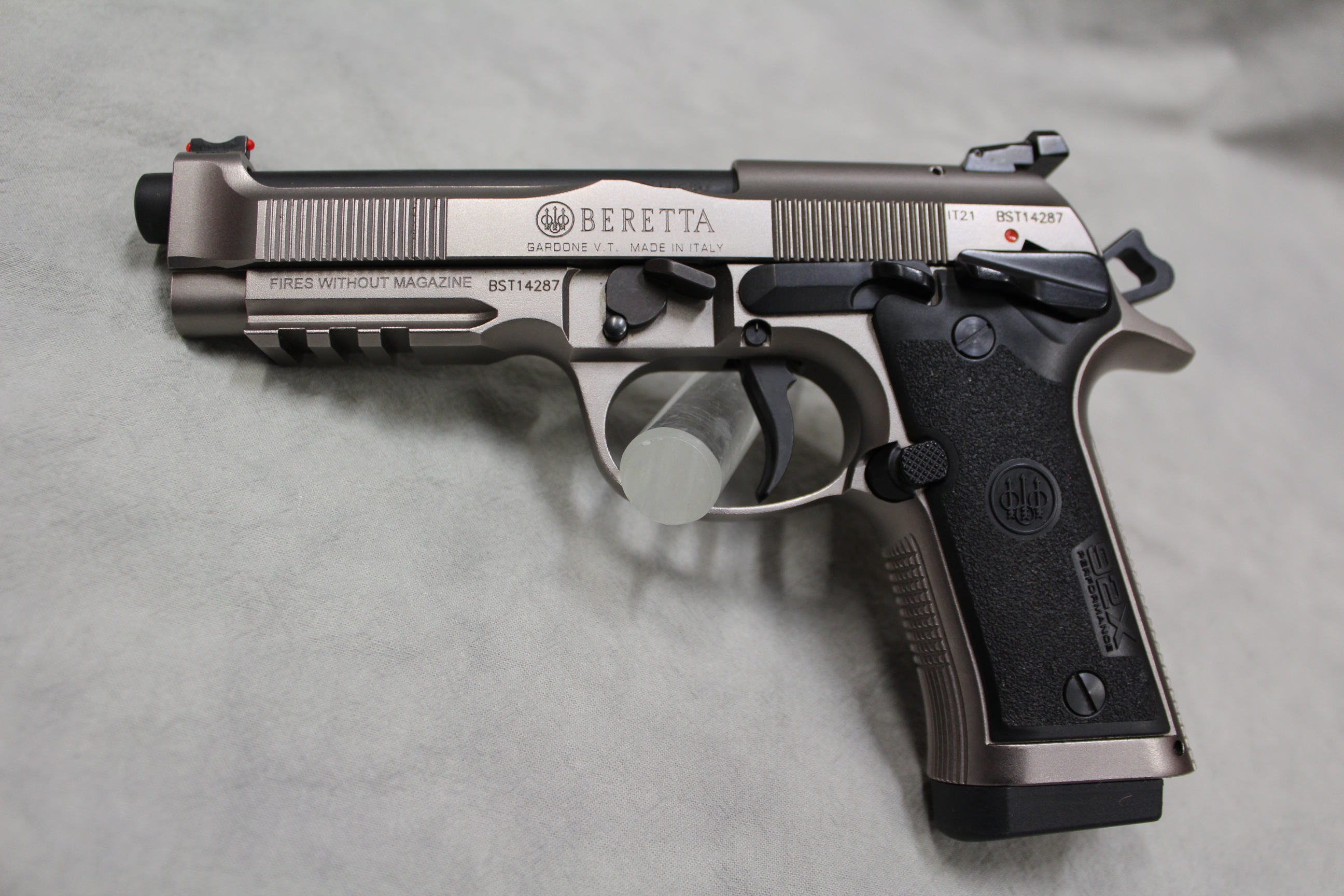 Image of Beretta 92x ~9mm Luger~