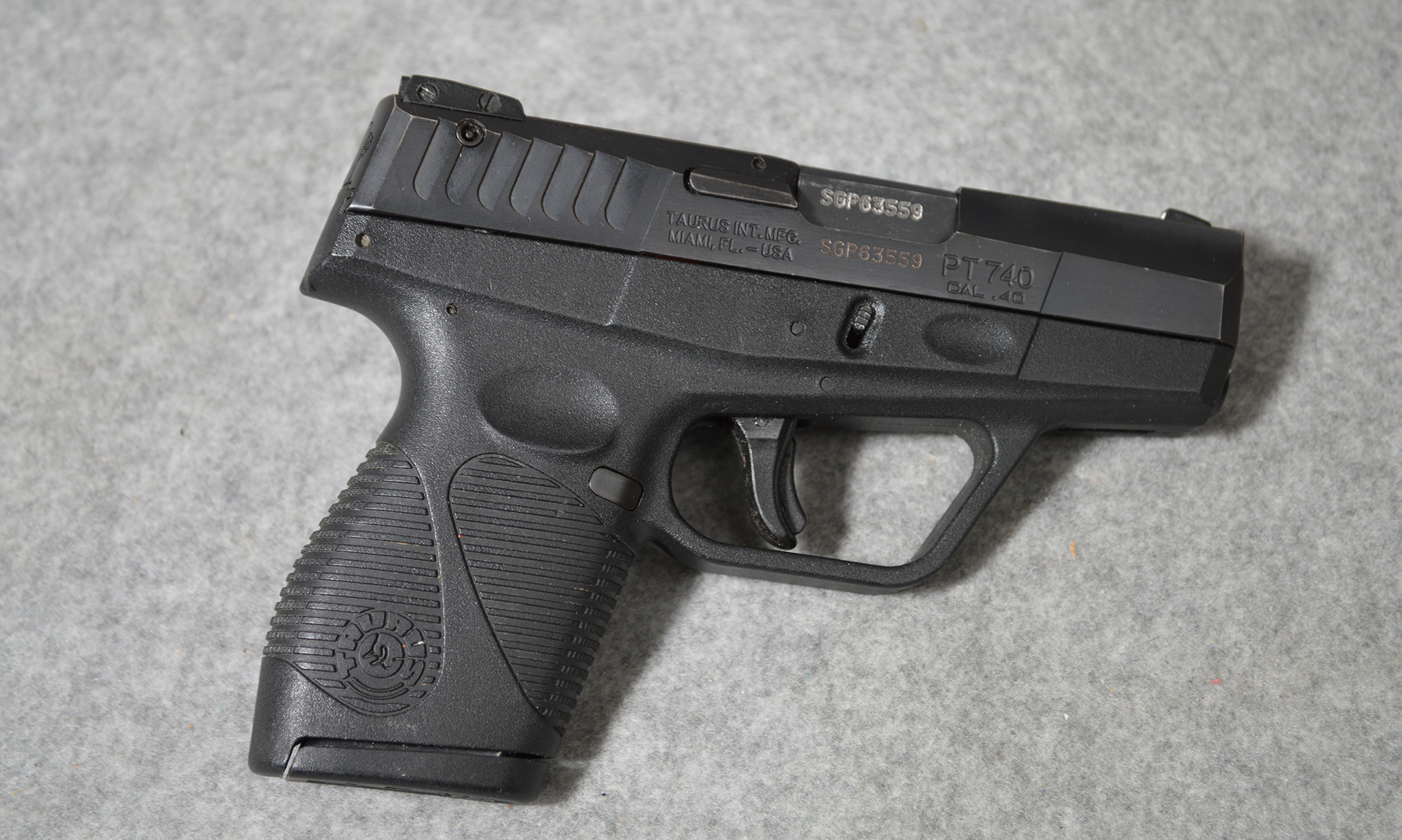 Taurus ~ PT 740 ~ 40 S&W - Bass Pro Shops