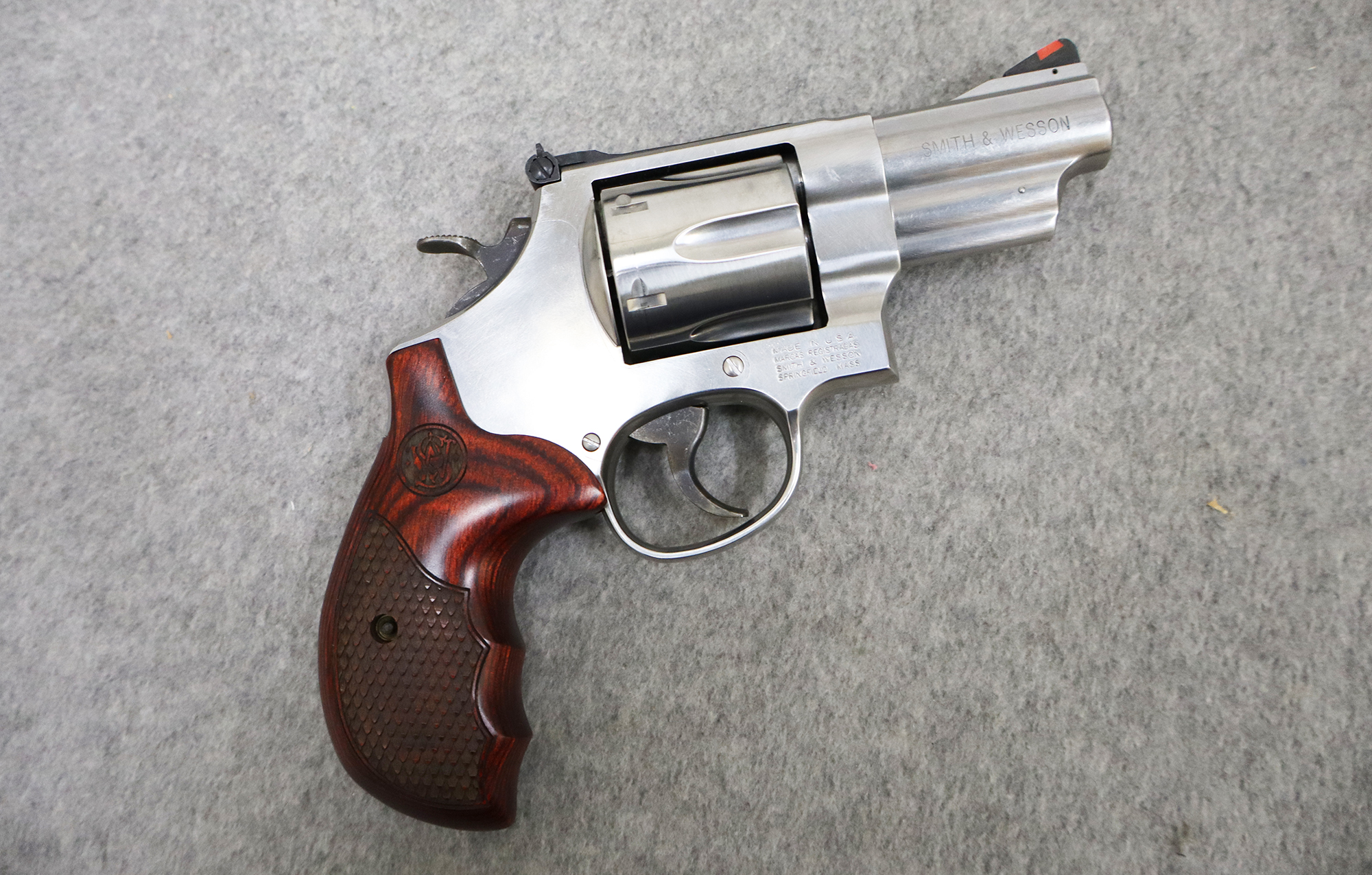 Image of Smith and Wesson ~ Model 629-6 ~ 44 Magnum