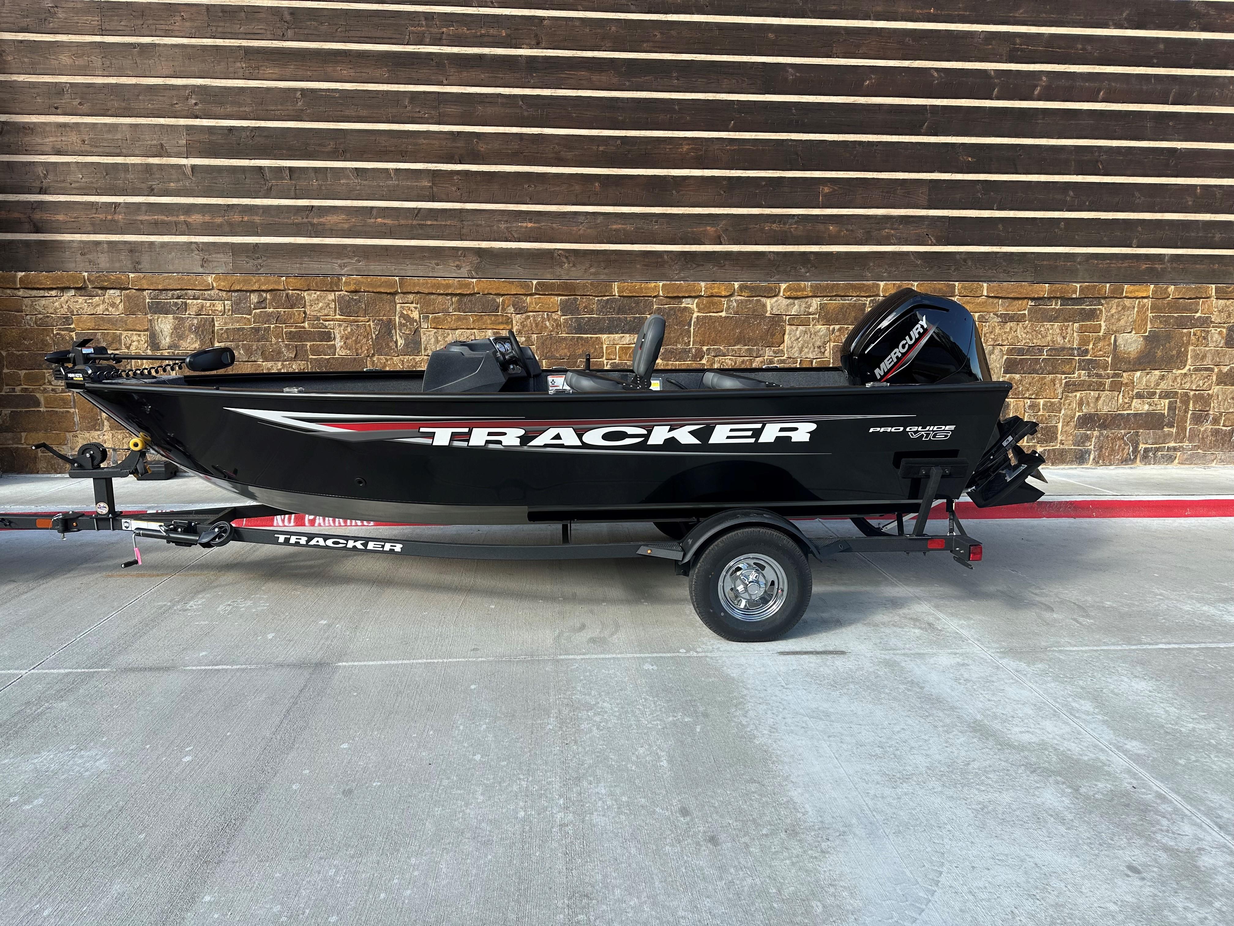Image of 2025 TRACKER PRO GUIDE V-16 SC