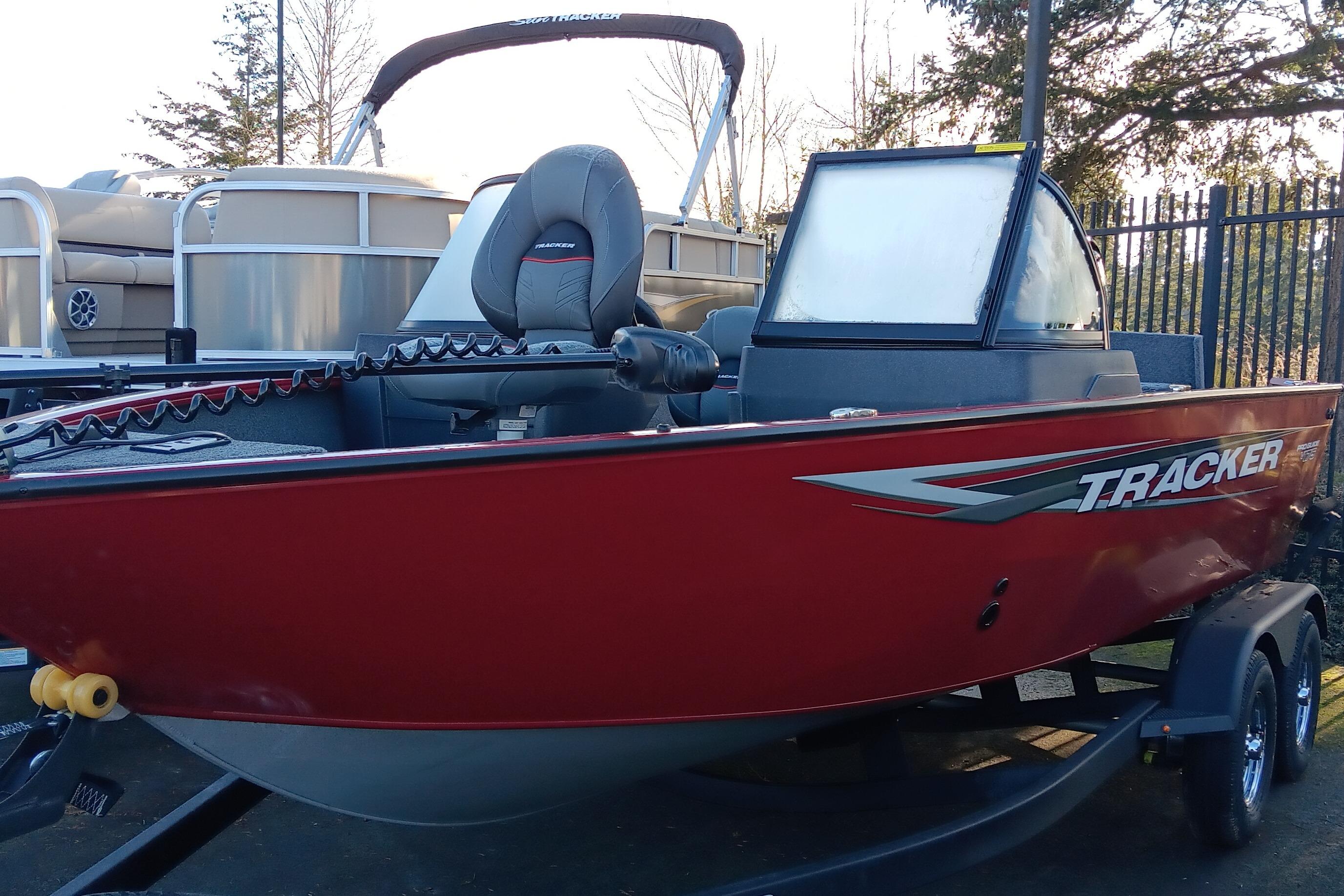 Image of 2025 TRACKER PRO GUIDE V-175 COMBO