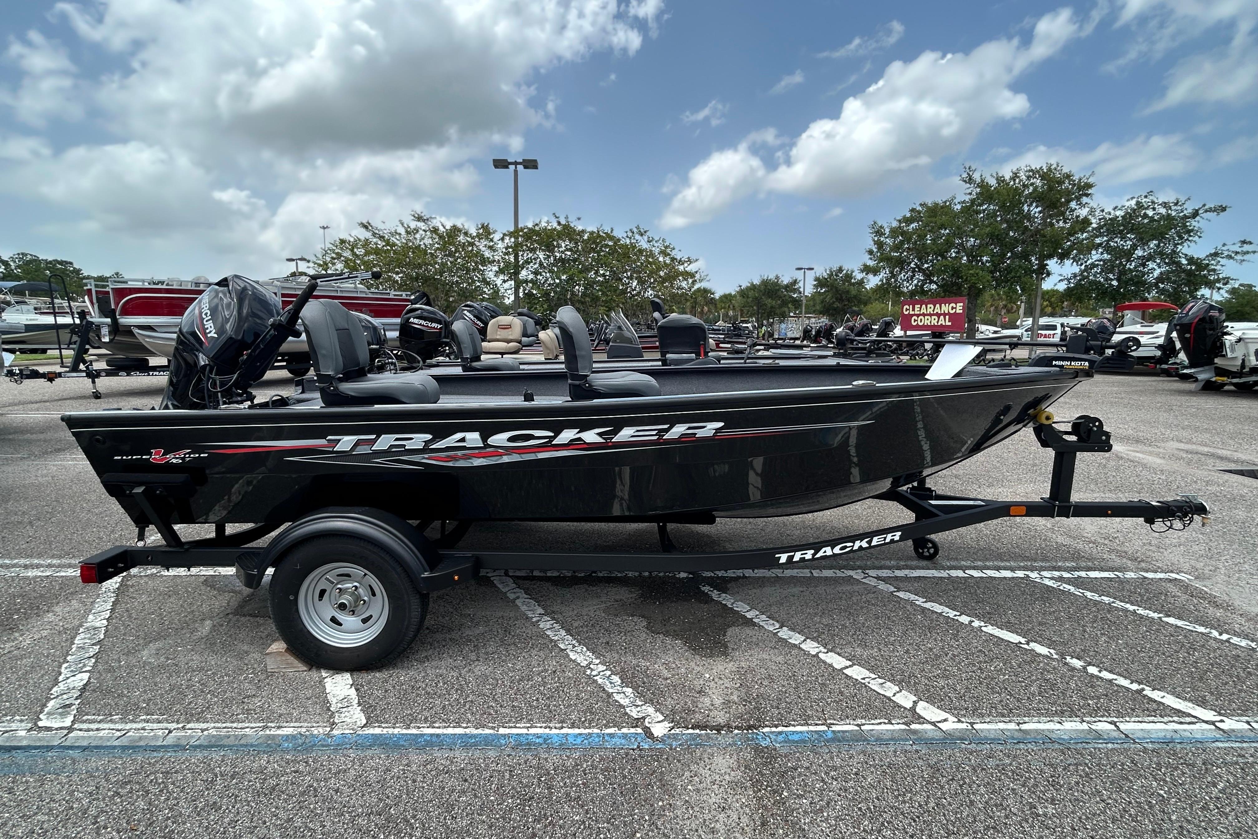 Image of 2025 TRACKER SUPER GUIDE V-16 T