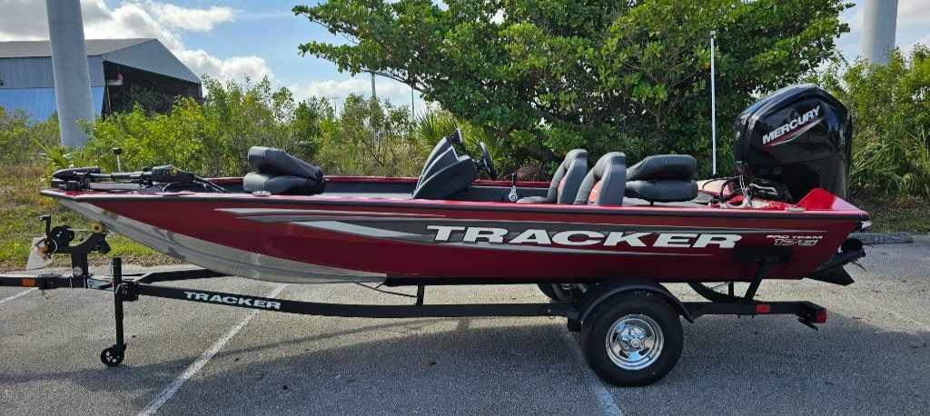 Image of 2025 TRACKER PRO TEAM 175