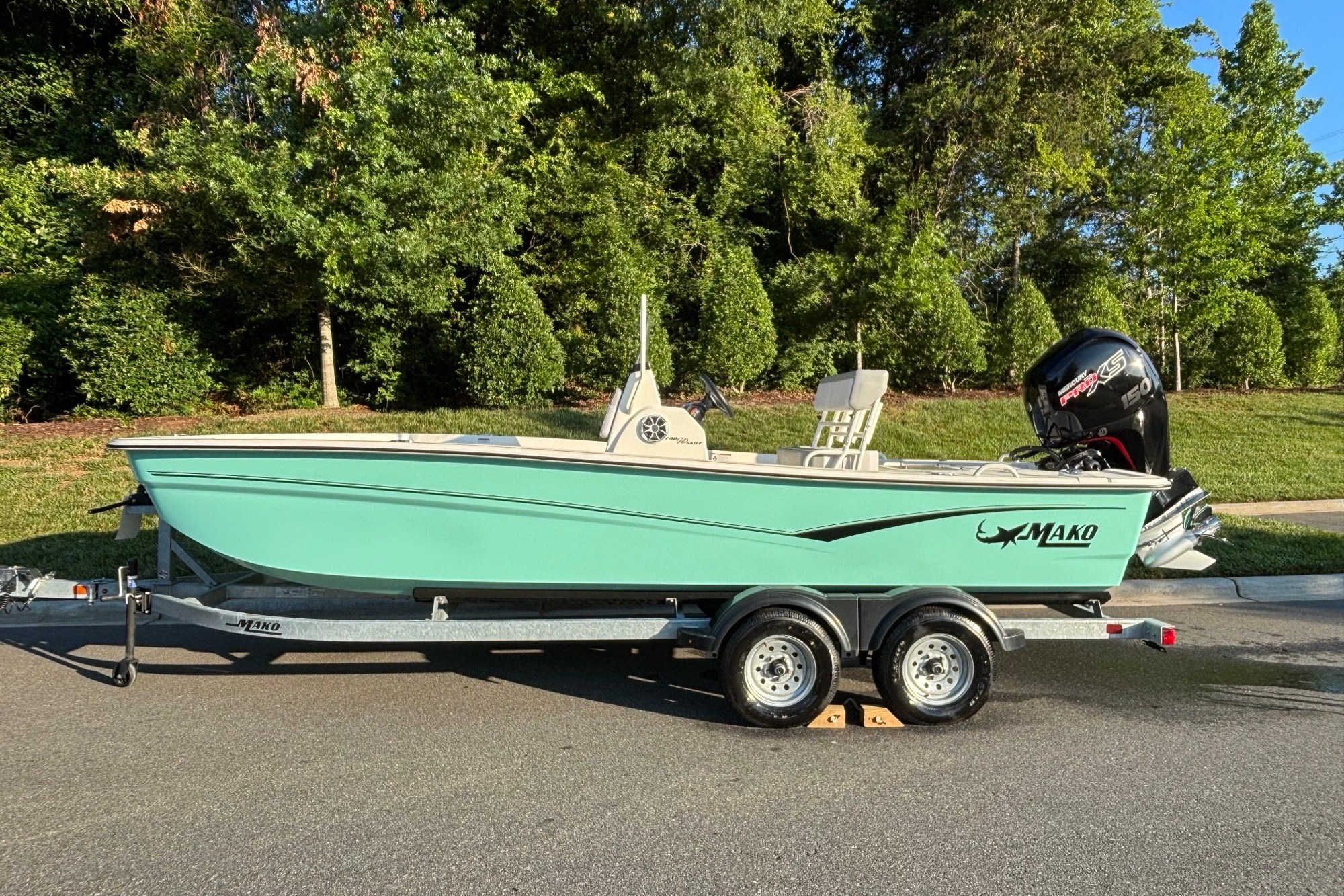 Image of 2025 MAKO PRO SKIFF 19 CC