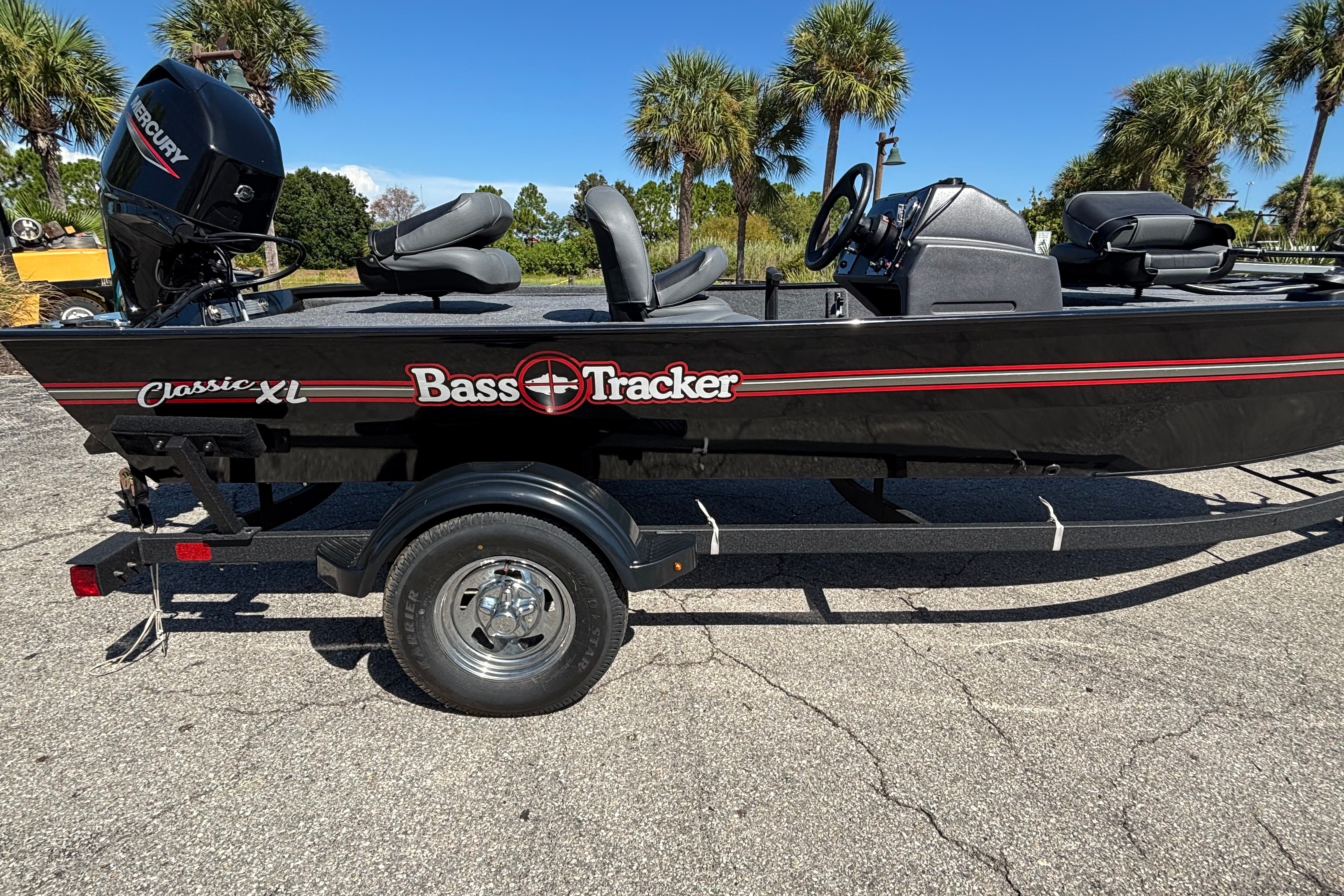 Image of 2025 TRACKER BASS TRACKER CLASSIC XL