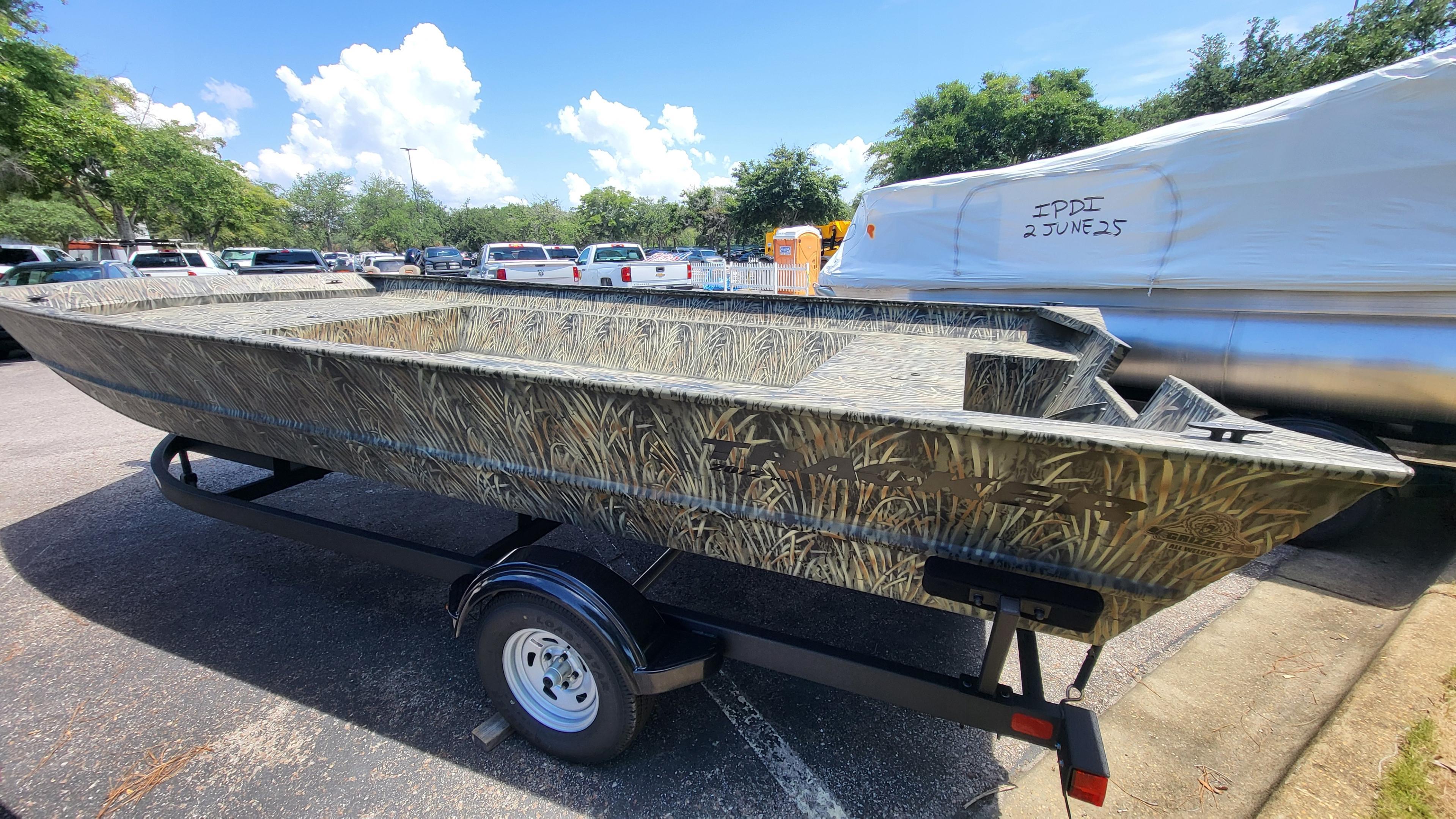 Image of 2025 TRACKER GRIZZLY 2072 UTILITY