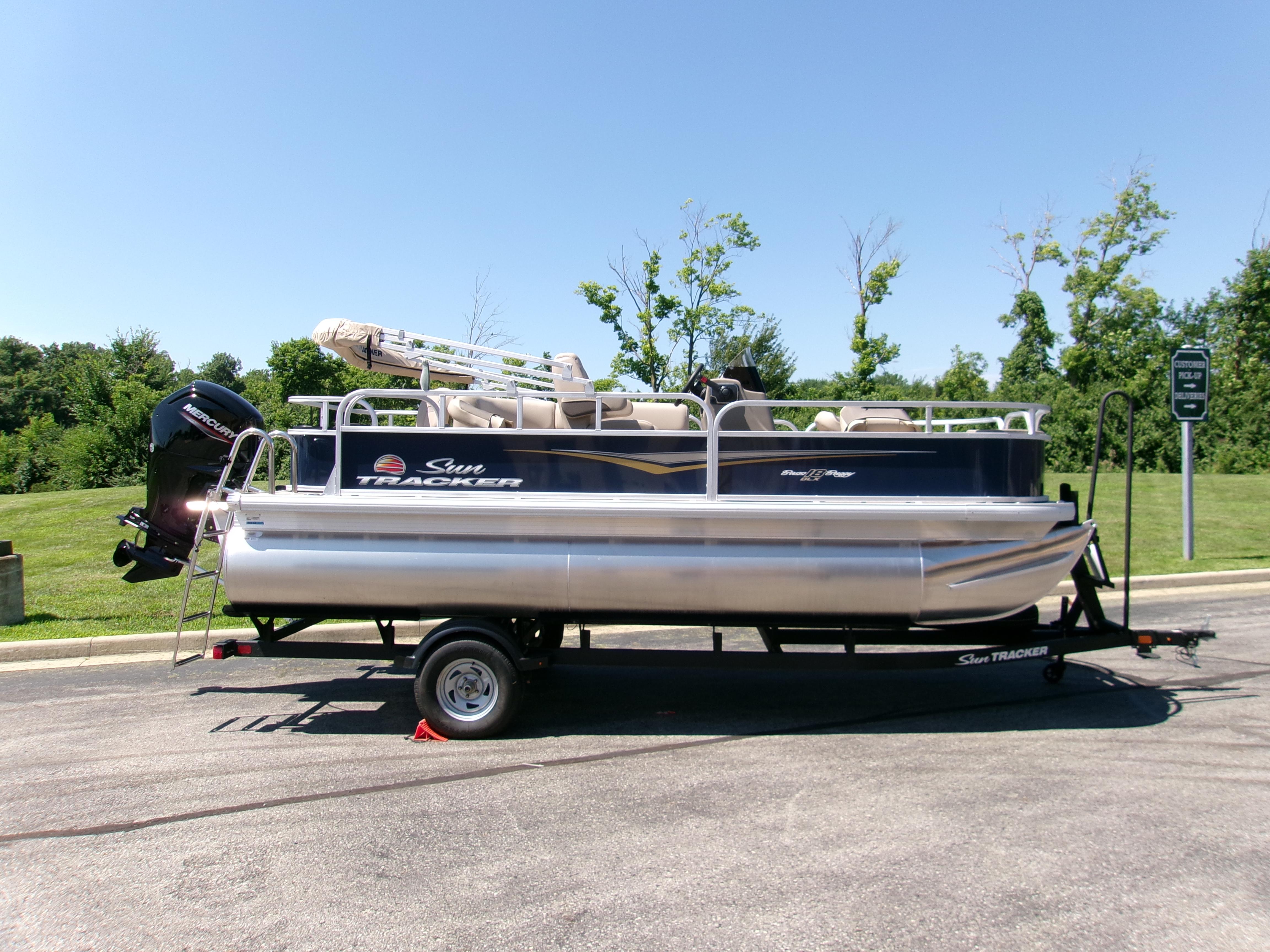 Image of 2025 SUN TRACKER BASS BUGGY 18 DLX