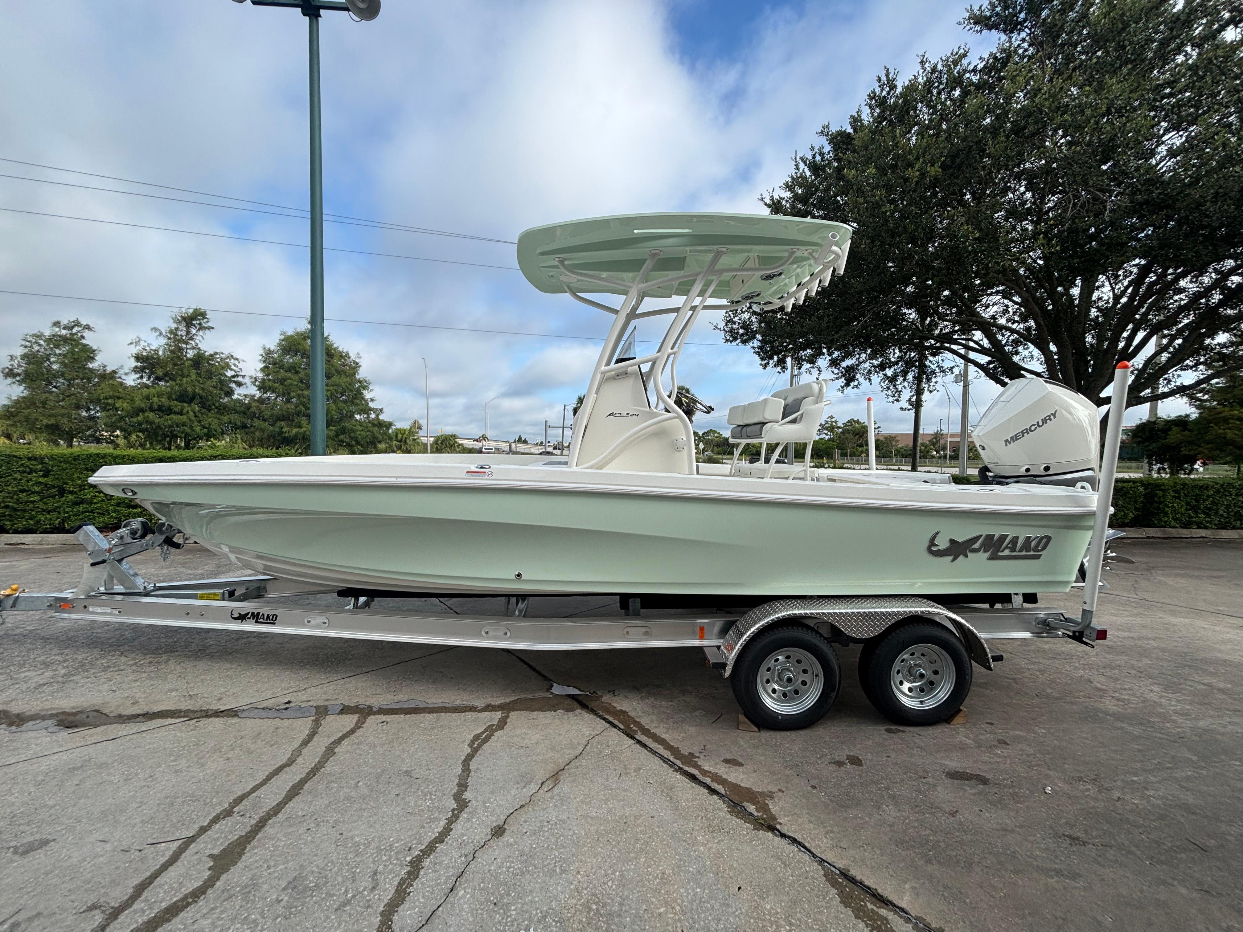 Image of 2025 MAKO 24 APEX