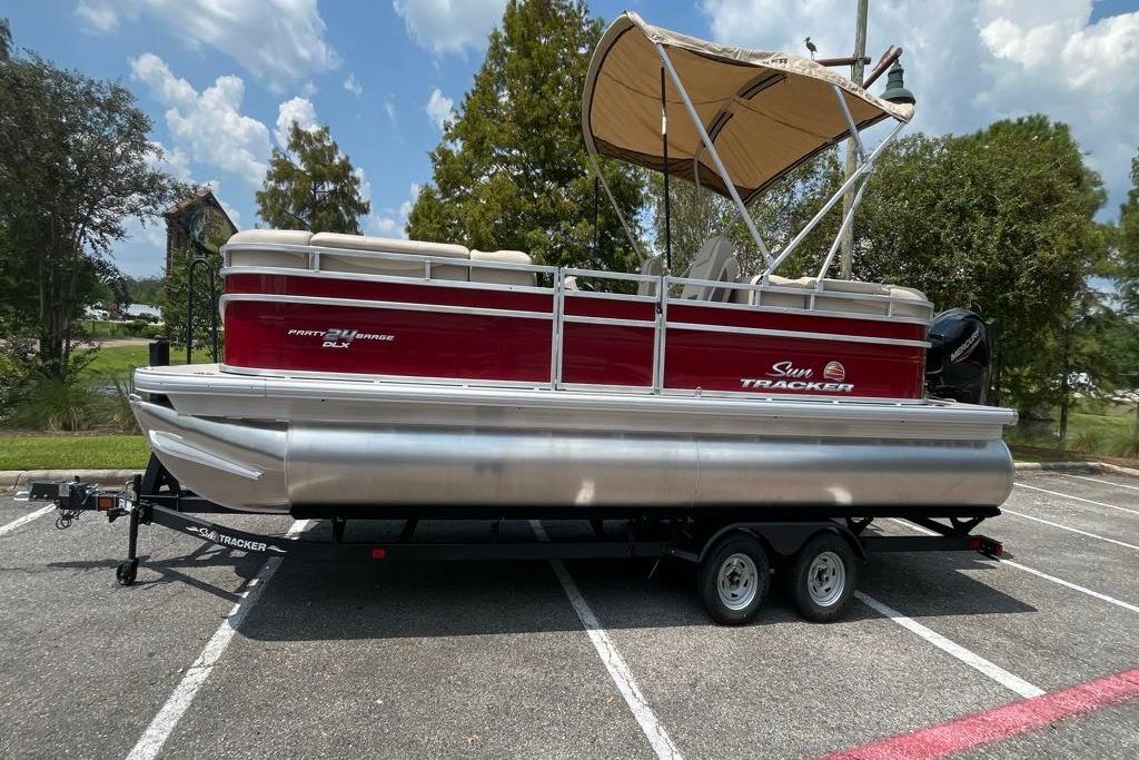 Image of 2025 SUN TRACKER PARTY BARGE 24 DLX