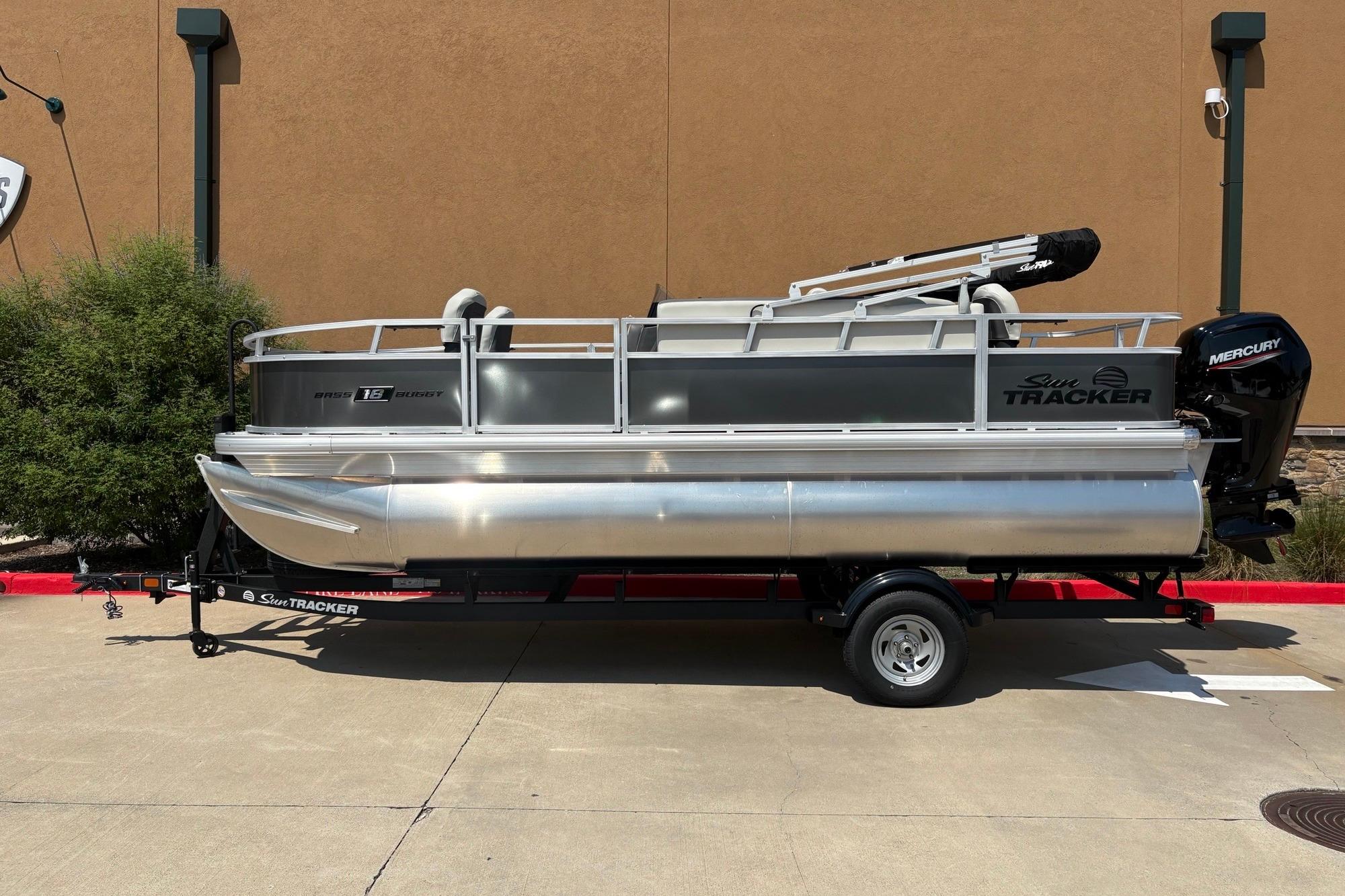Image of 2026 SUN TRACKER BASS BUGGY 18 DLX