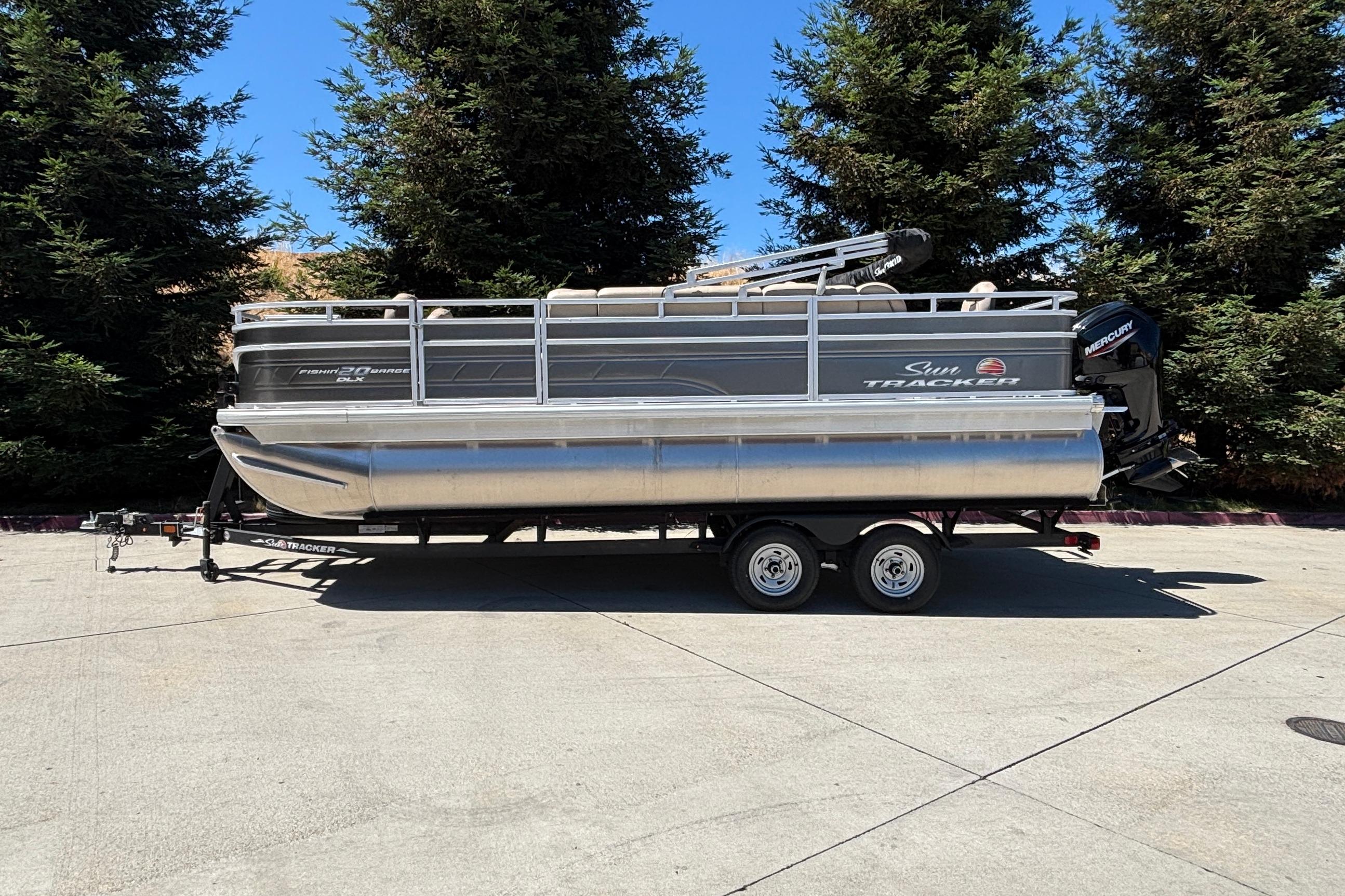 Image of 2024 SUN TRACKER FISHIN' BARGE 20 DLX