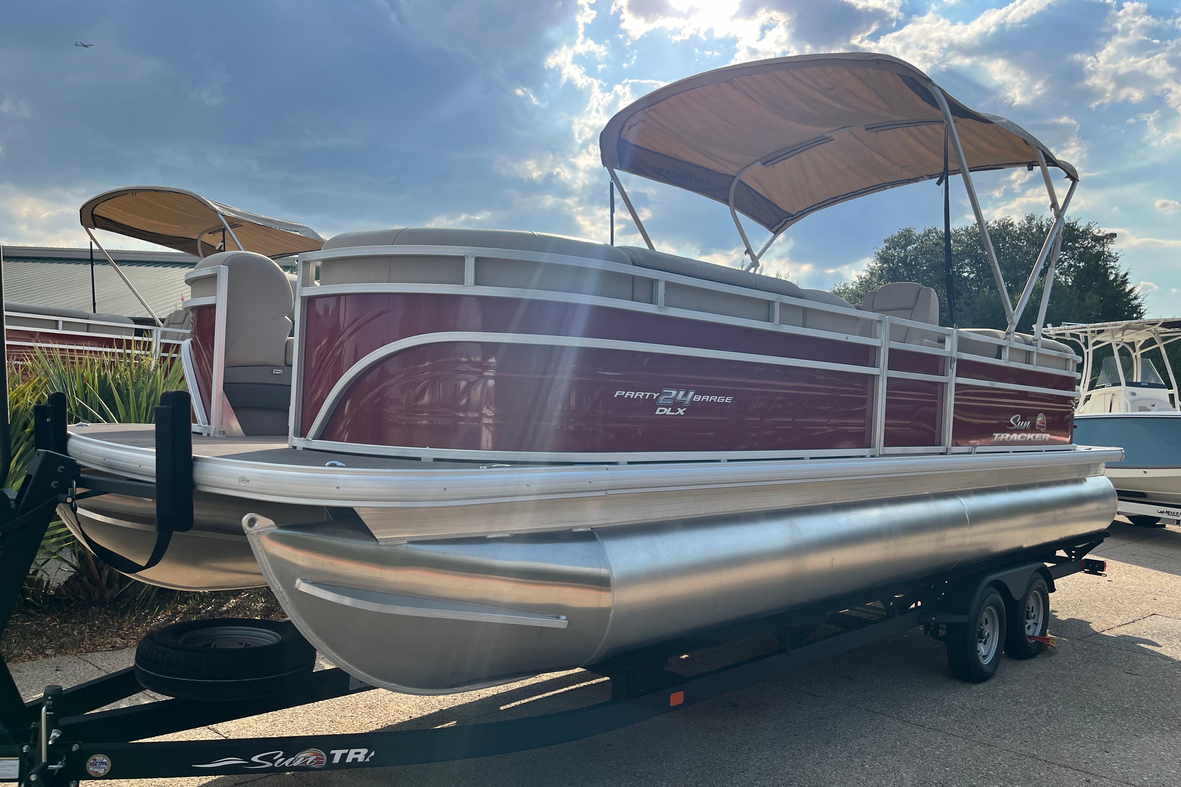 Image of 2024 SUN TRACKER PARTY BARGE 24 DLX