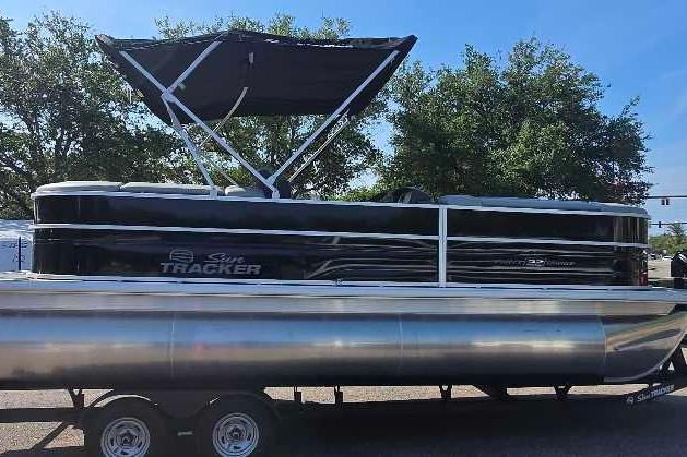 Image of 2026 SUN TRACKER PARTY BARGE 22 XP3