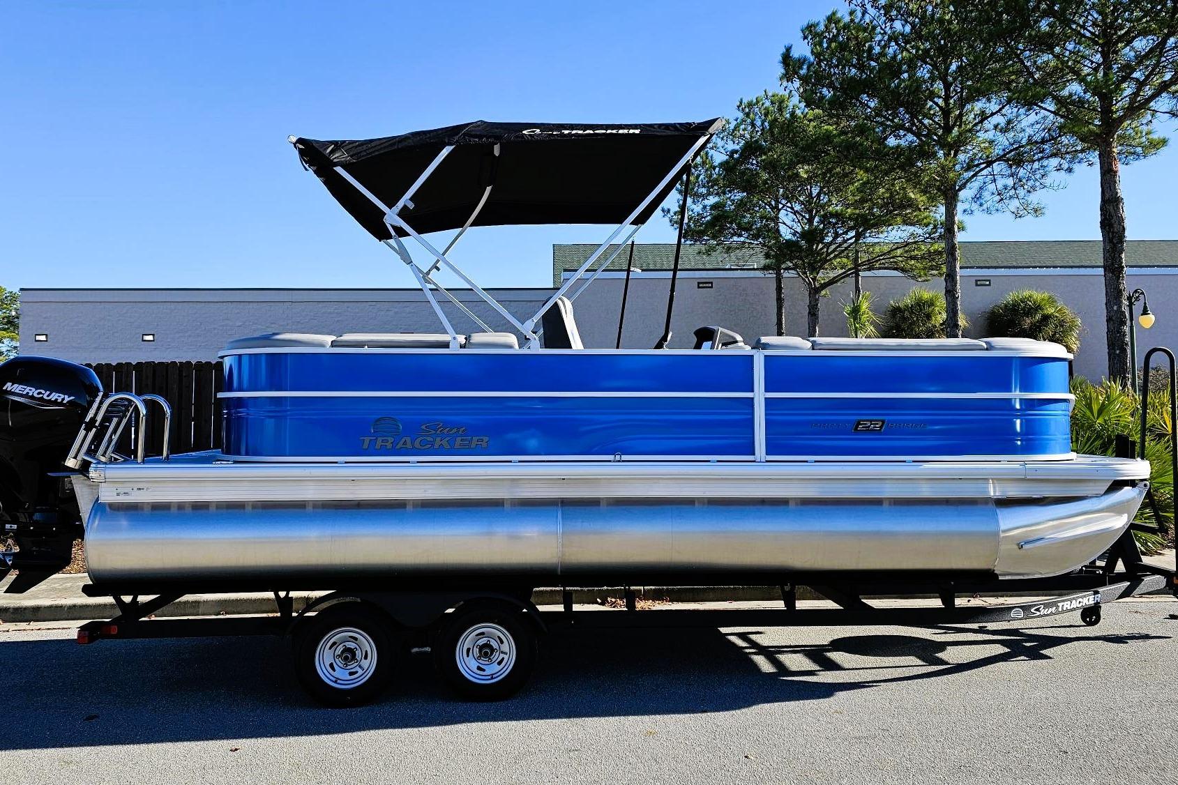 Image of 2026 SUN TRACKER PARTY BARGE 22 DLX