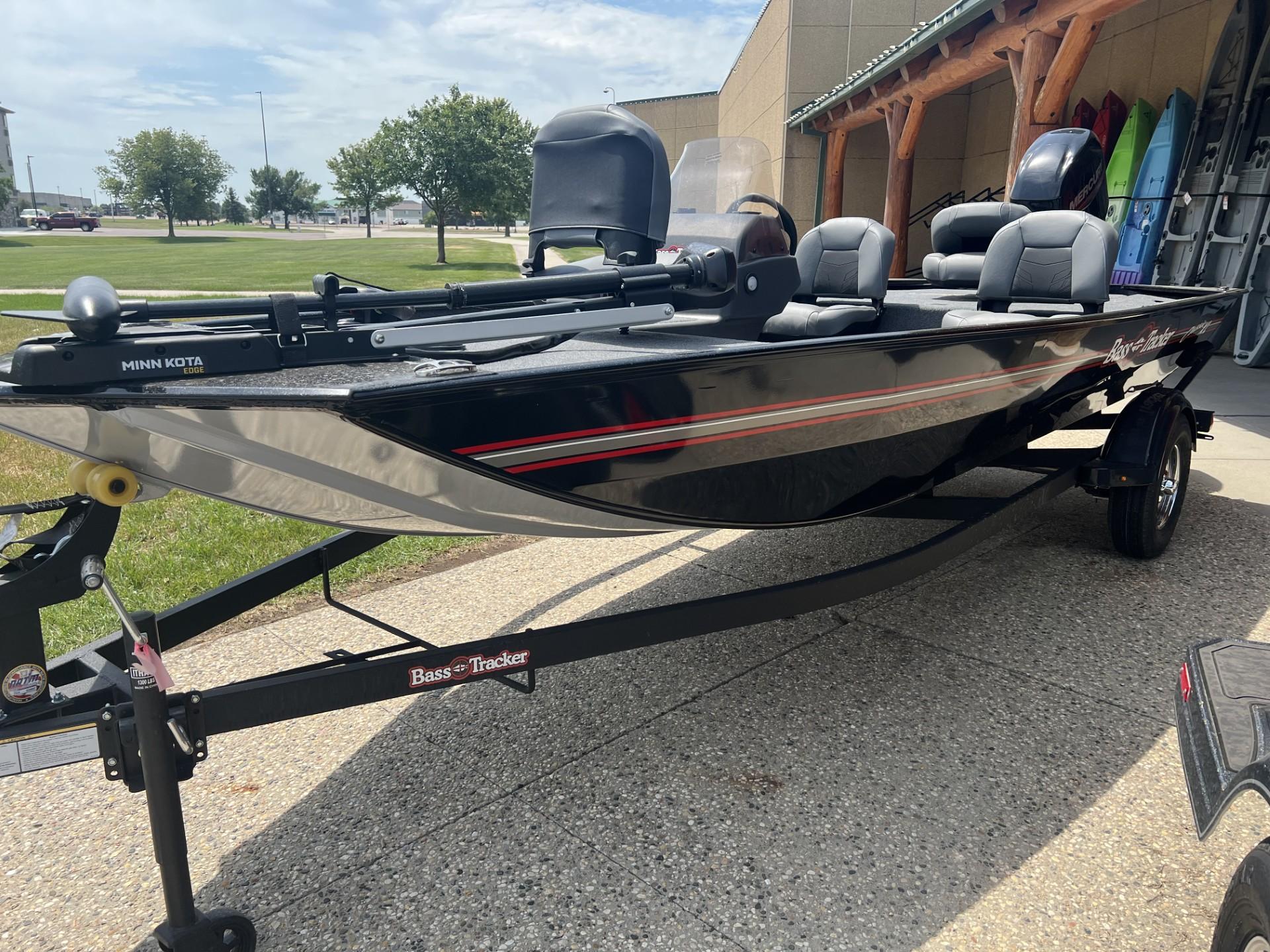 Image of 2025 TRACKER BASS TRACKER CLASSIC XL
