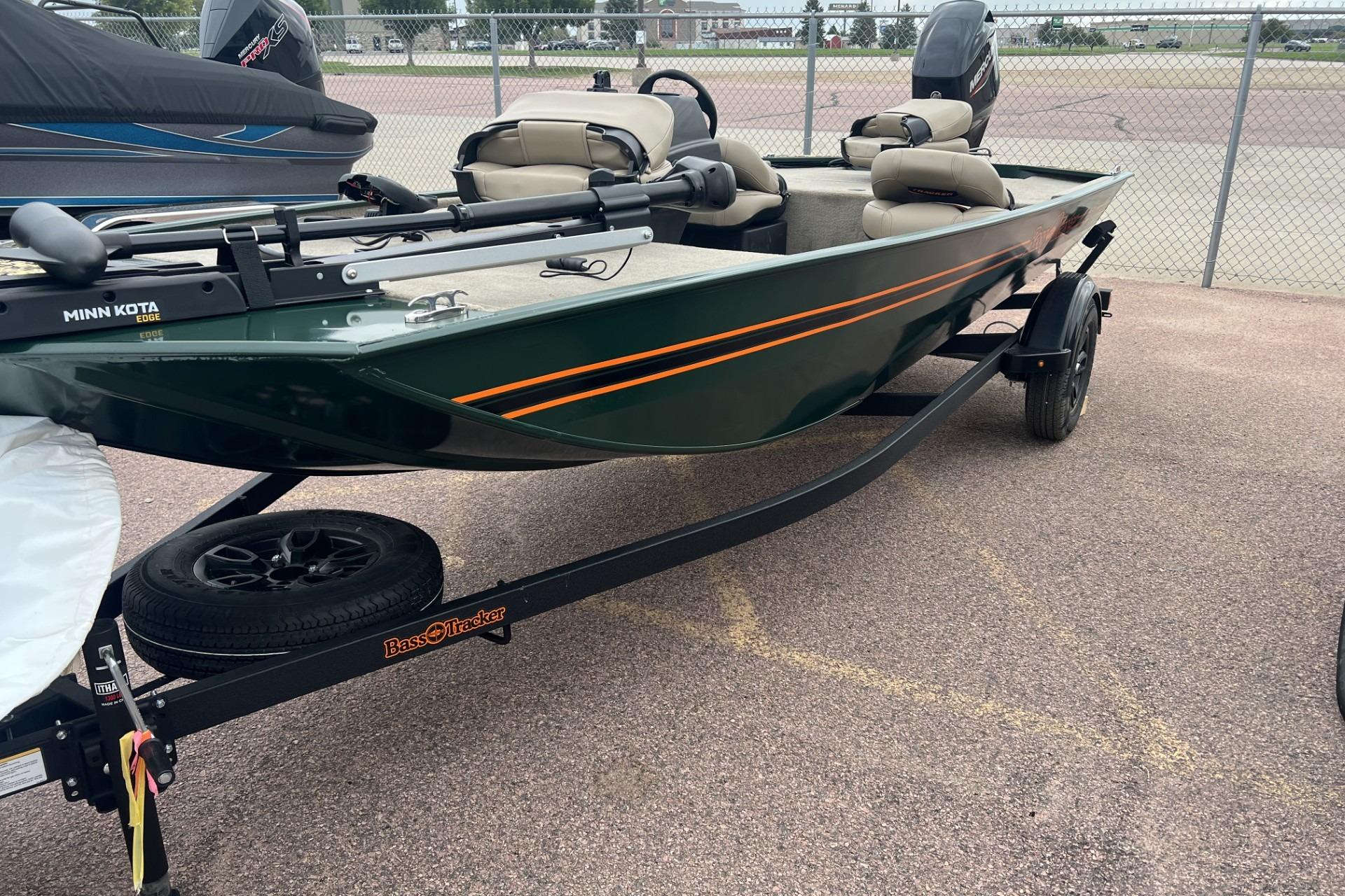 Image of 2025 TRACKER BASS TRACKER CLASSIC LIMITED