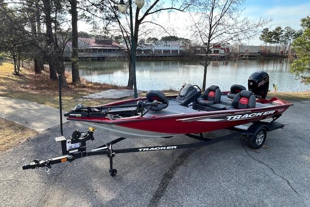 Image of 2025 TRACKER PRO TEAM 190