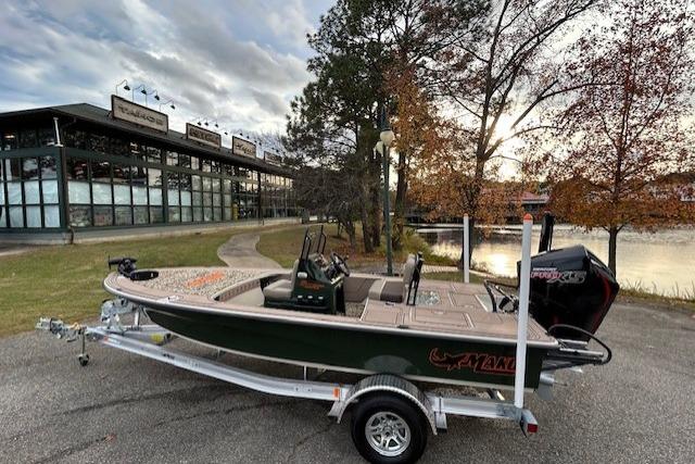 Image of 2026 MAKO 18 PRO SKIFF BACKWATER EDITION